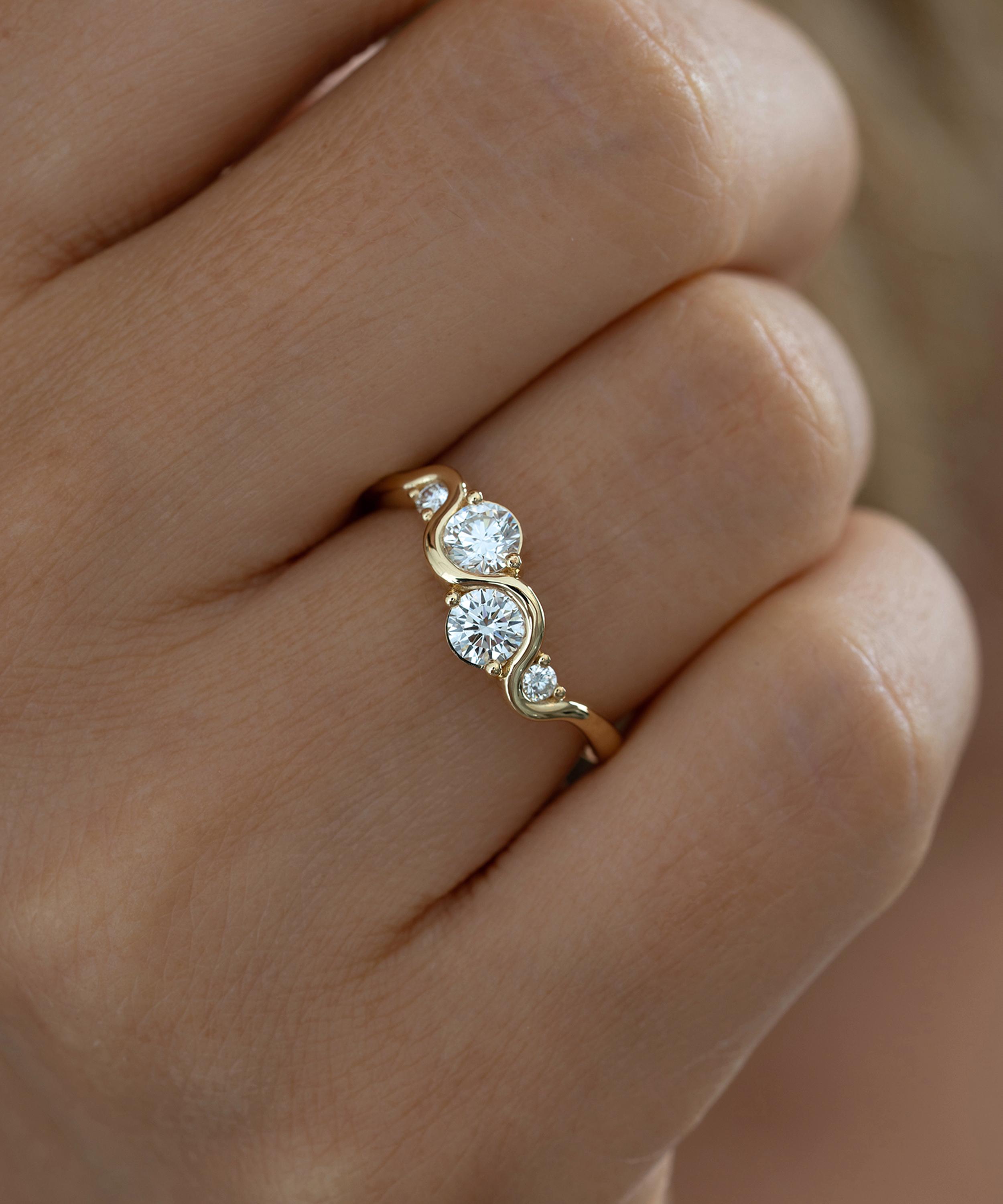 Artemer - 18ct Gold Oceania Brilliant Diamond Ring image number 2