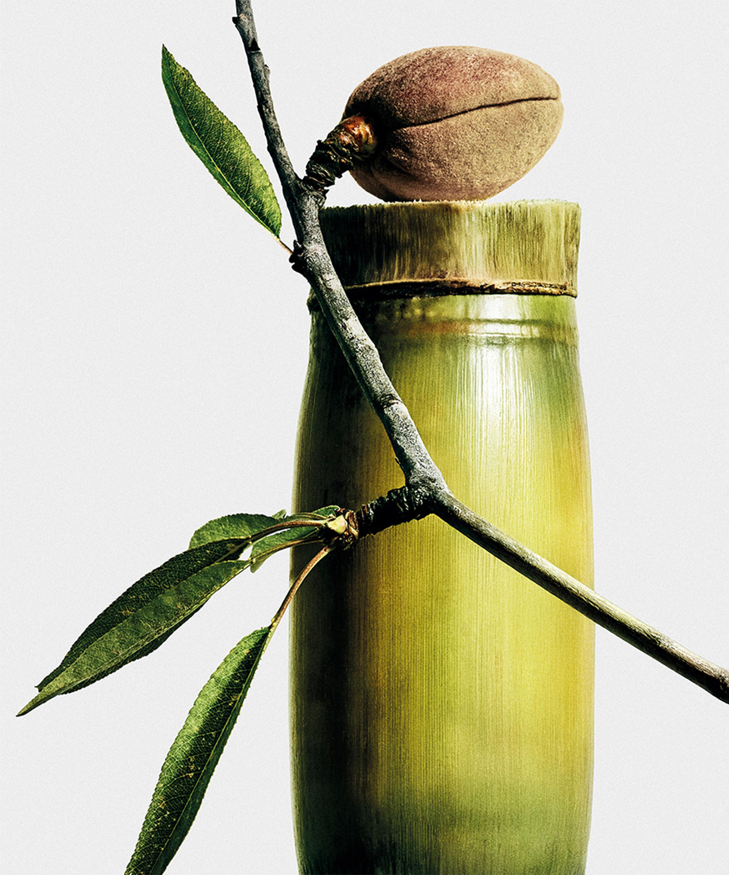 Loewe - Sweet Almond Midi Candle 280g image number 2