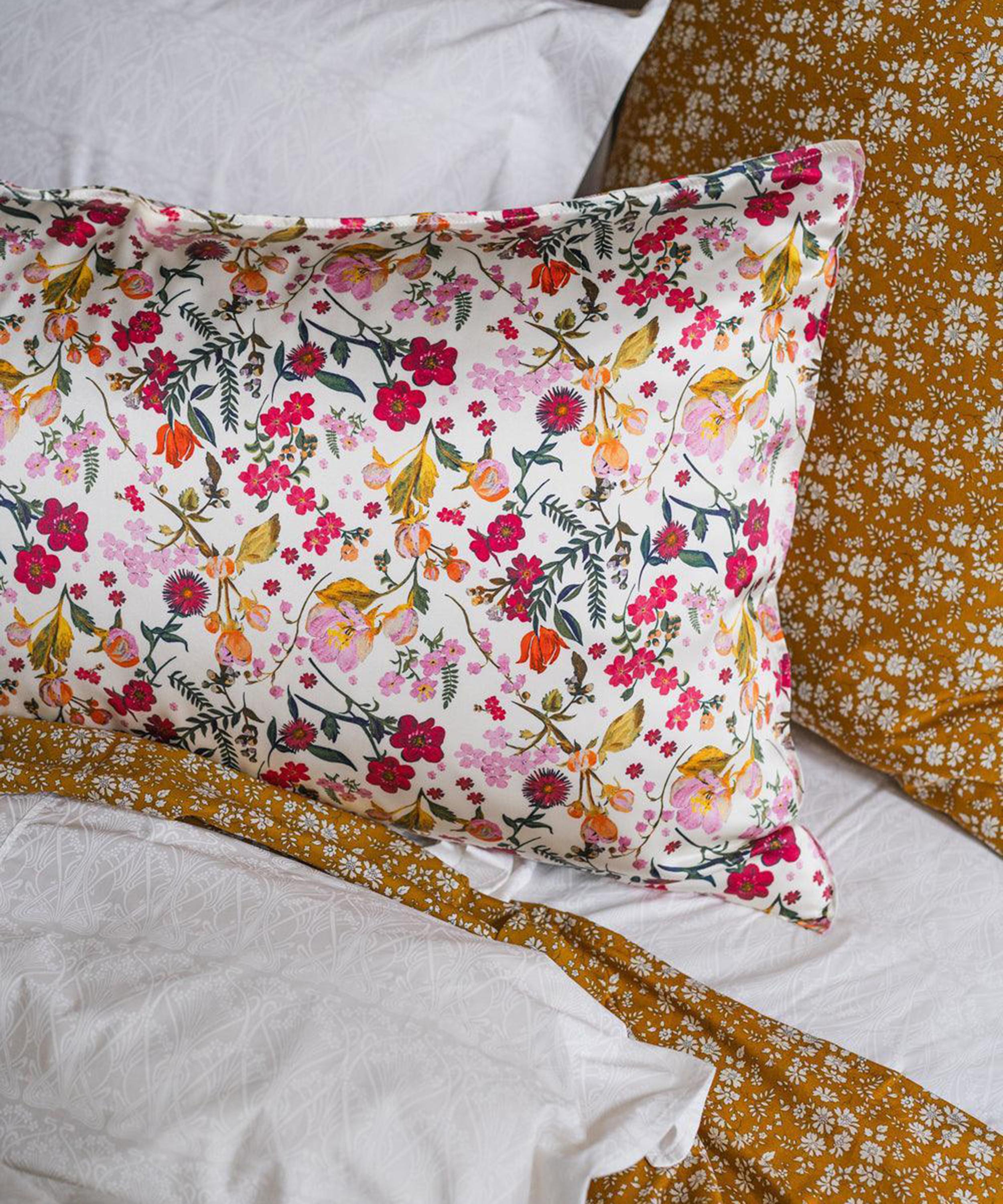 Coco & Wolf - Heidi King Silk Housewife Pillowcase image number 1
