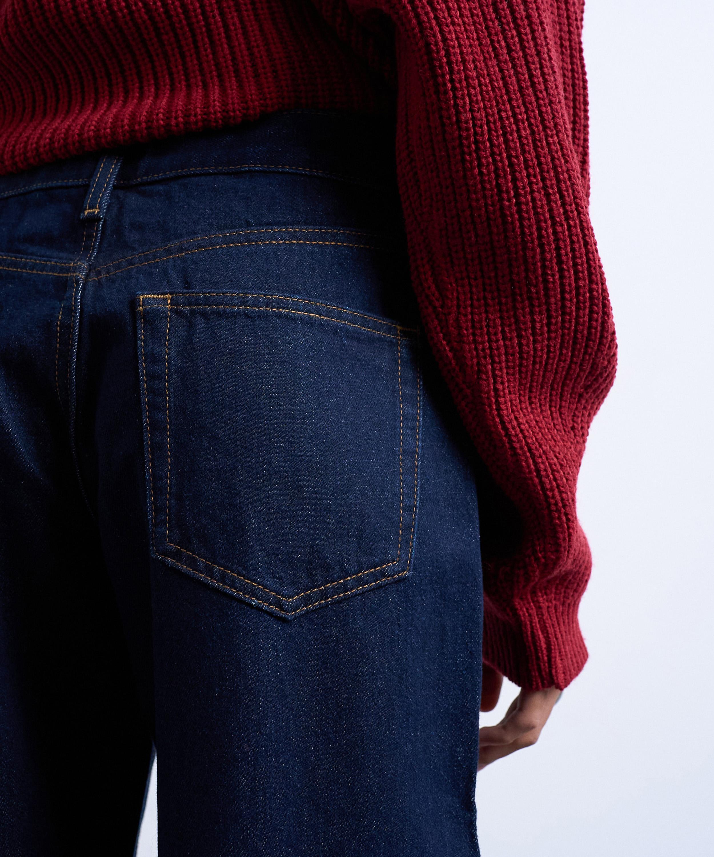 TOPSHOP - Ember Low-Rise Wide-Leg Jeans in Mid-Blue image number 2