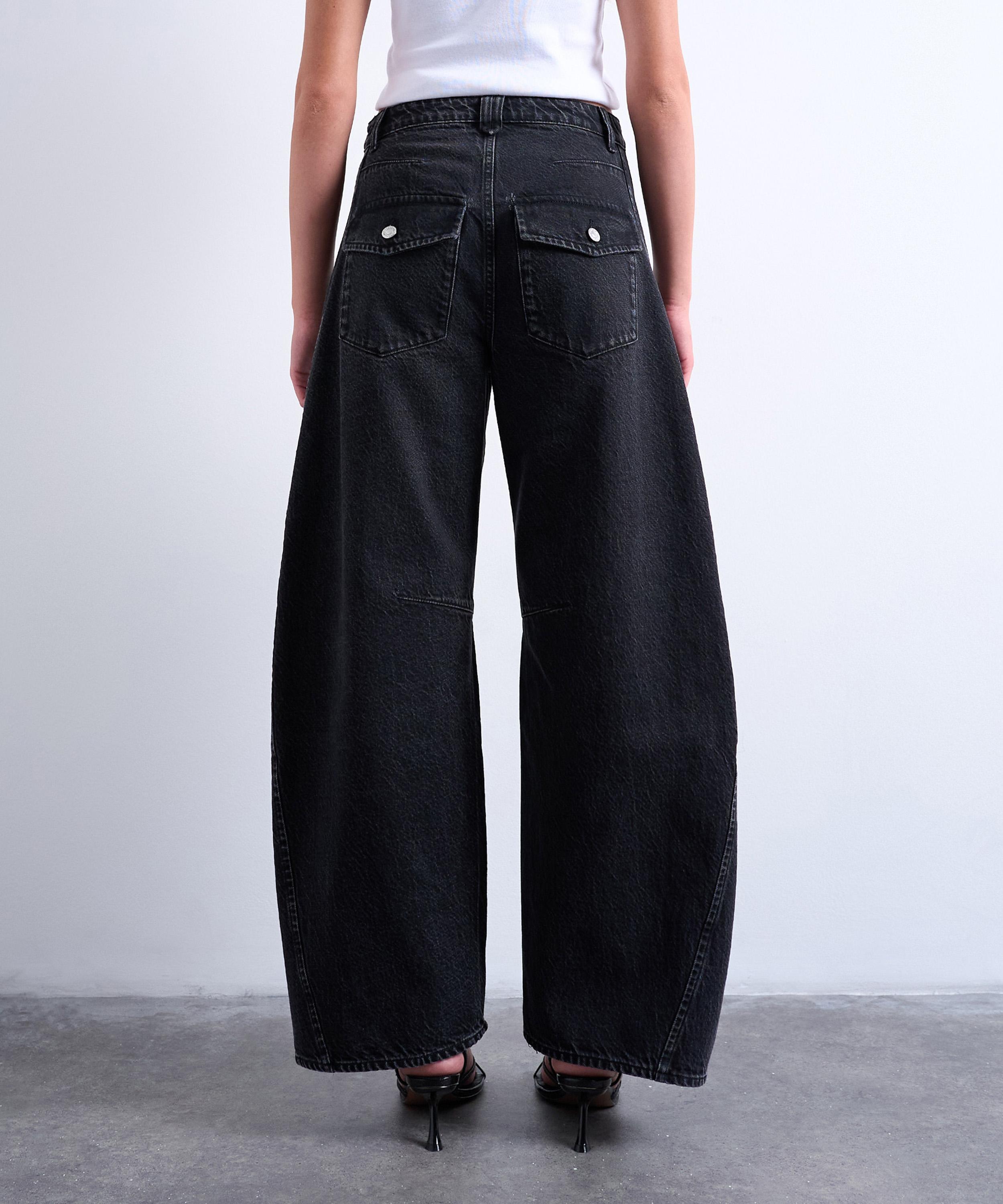 TOPSHOP - Horseshoe High-Rise Barrel Jeans in Black&nbsp; image number 2