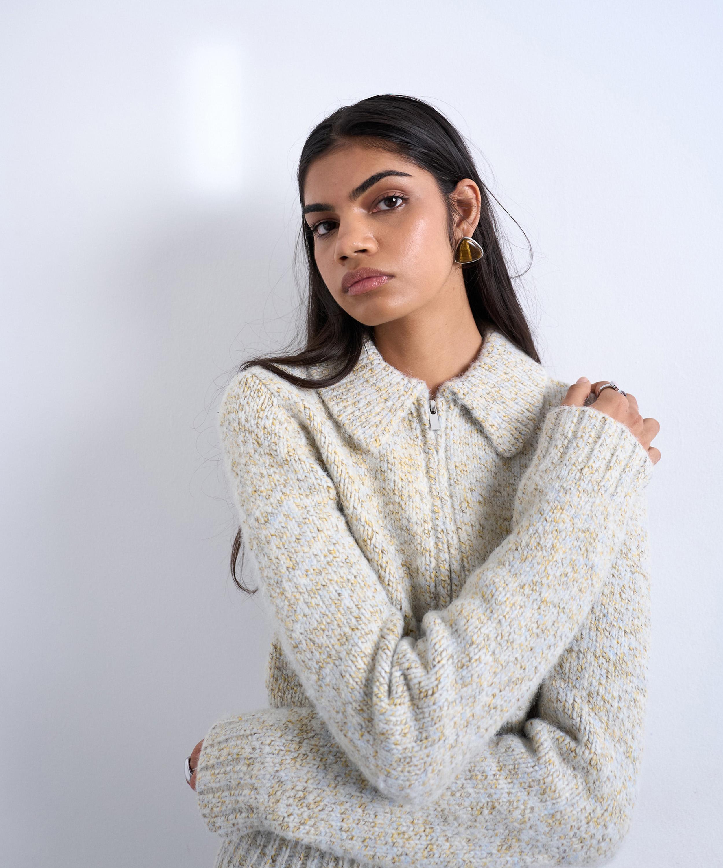 TOPSHOP - Knitted Heavy Twist Yarn Collared Cardigan image number 2