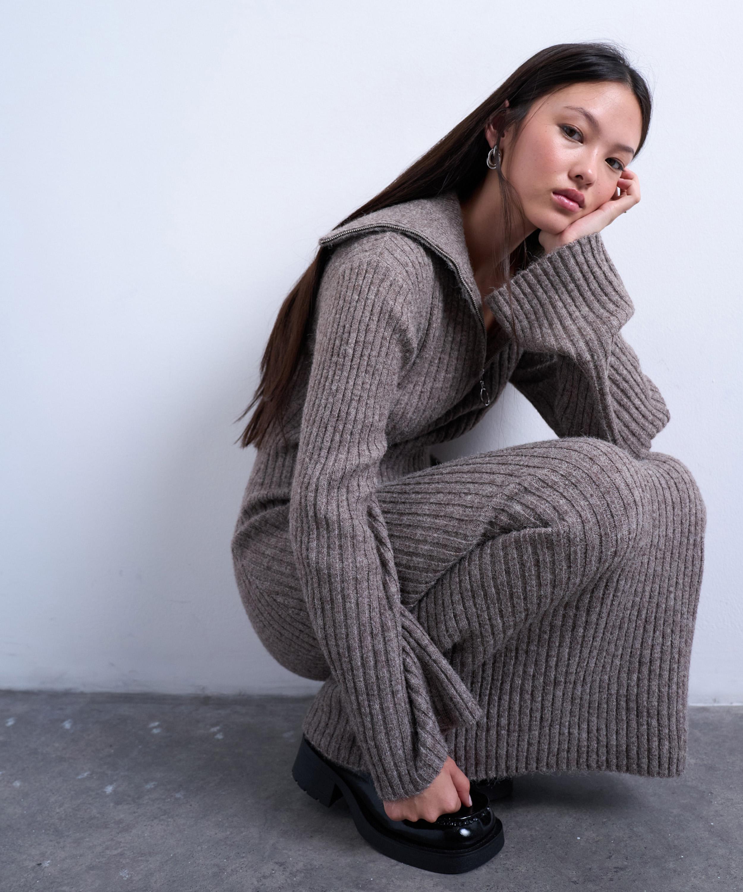 TOPSHOP - Brown Knitted Ring Zip Midi Dress image number 3