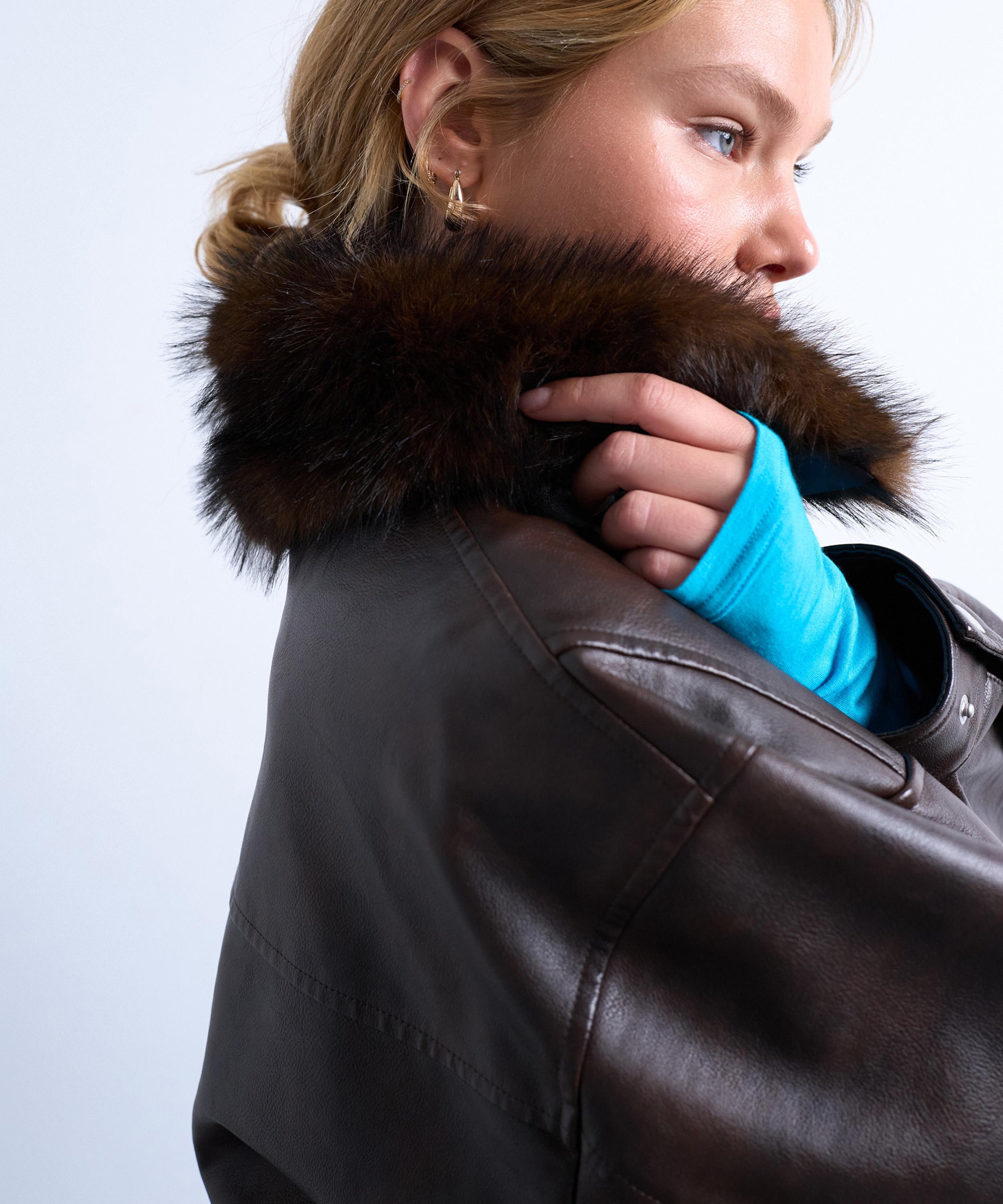 TOPSHOP - Faux Leather Boxy Bomber Jacket with Detachable Fur Collar image number 2