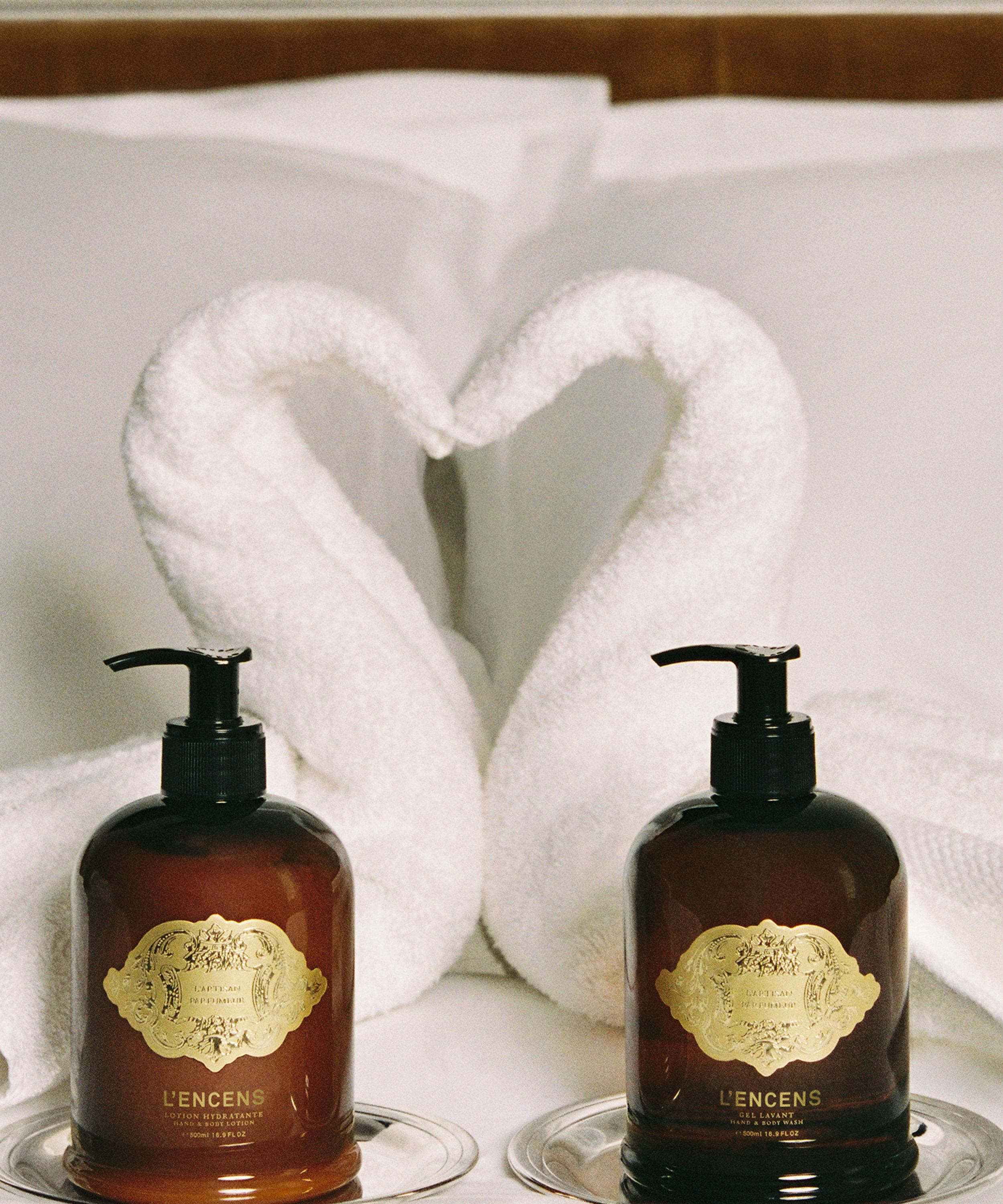 L'Artisan Parfumeur - L'Encens Hand and Body Lotion 500ml image number 1