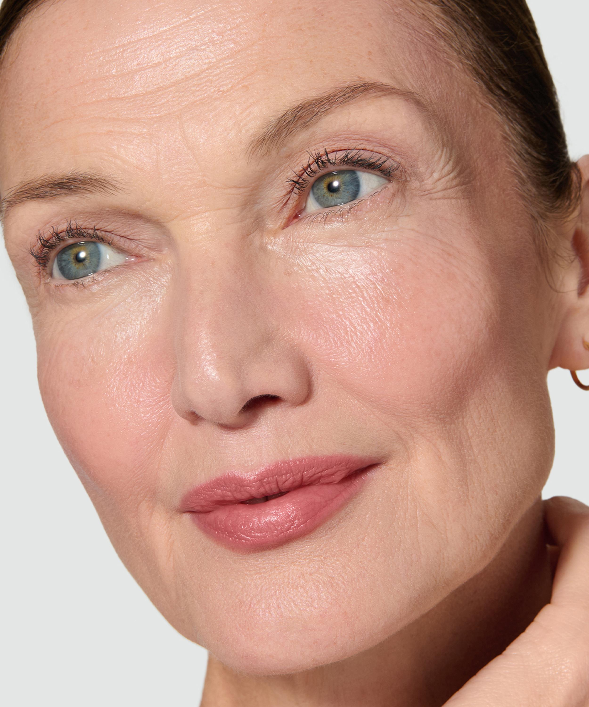 Lisa Eldridge - Liquid Silk Eyeshadow in Paige 2.8ml image number 1