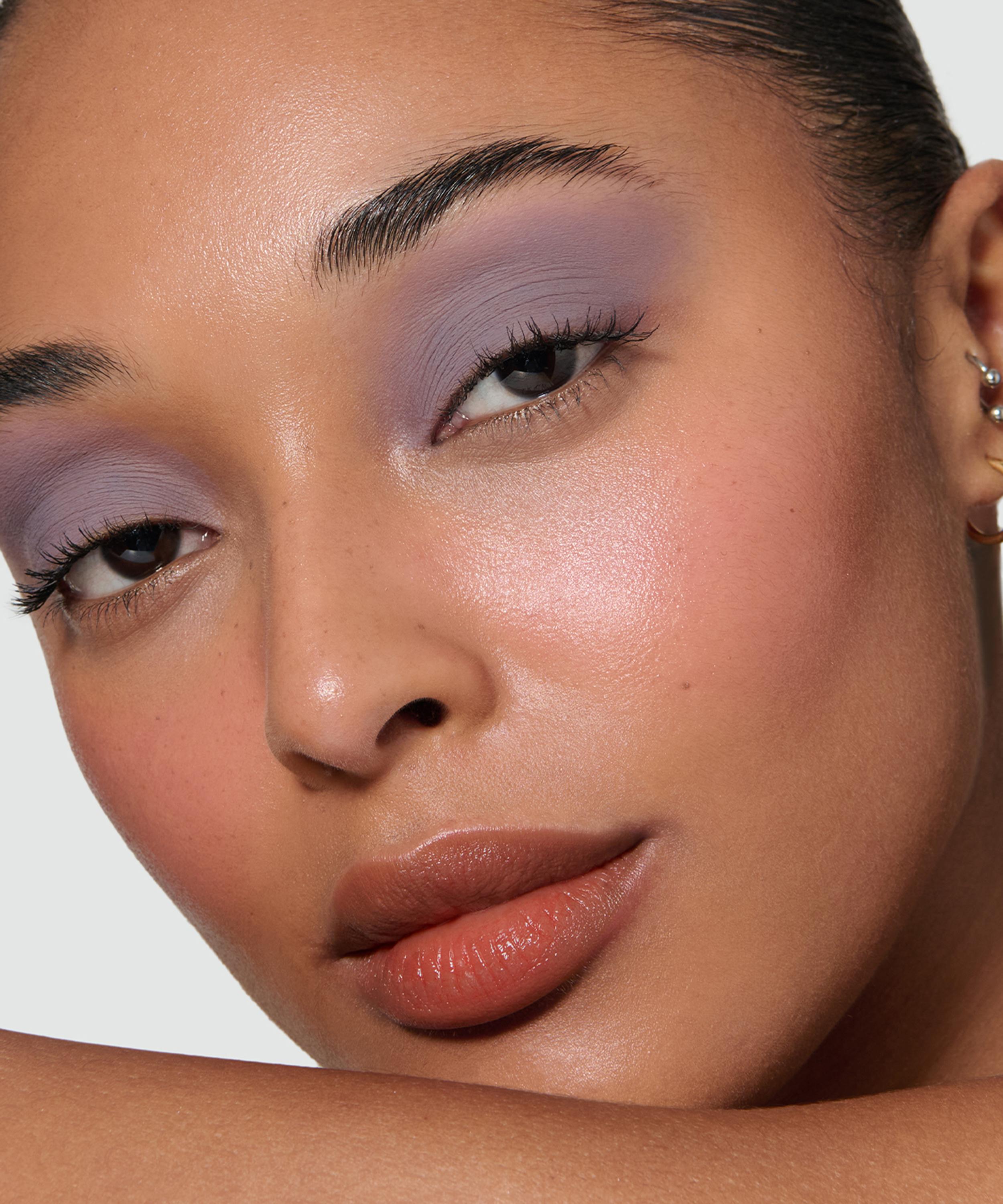 Lisa Eldridge - Liquid Silk Eyeshadow in Maude 2.8ml image number 2