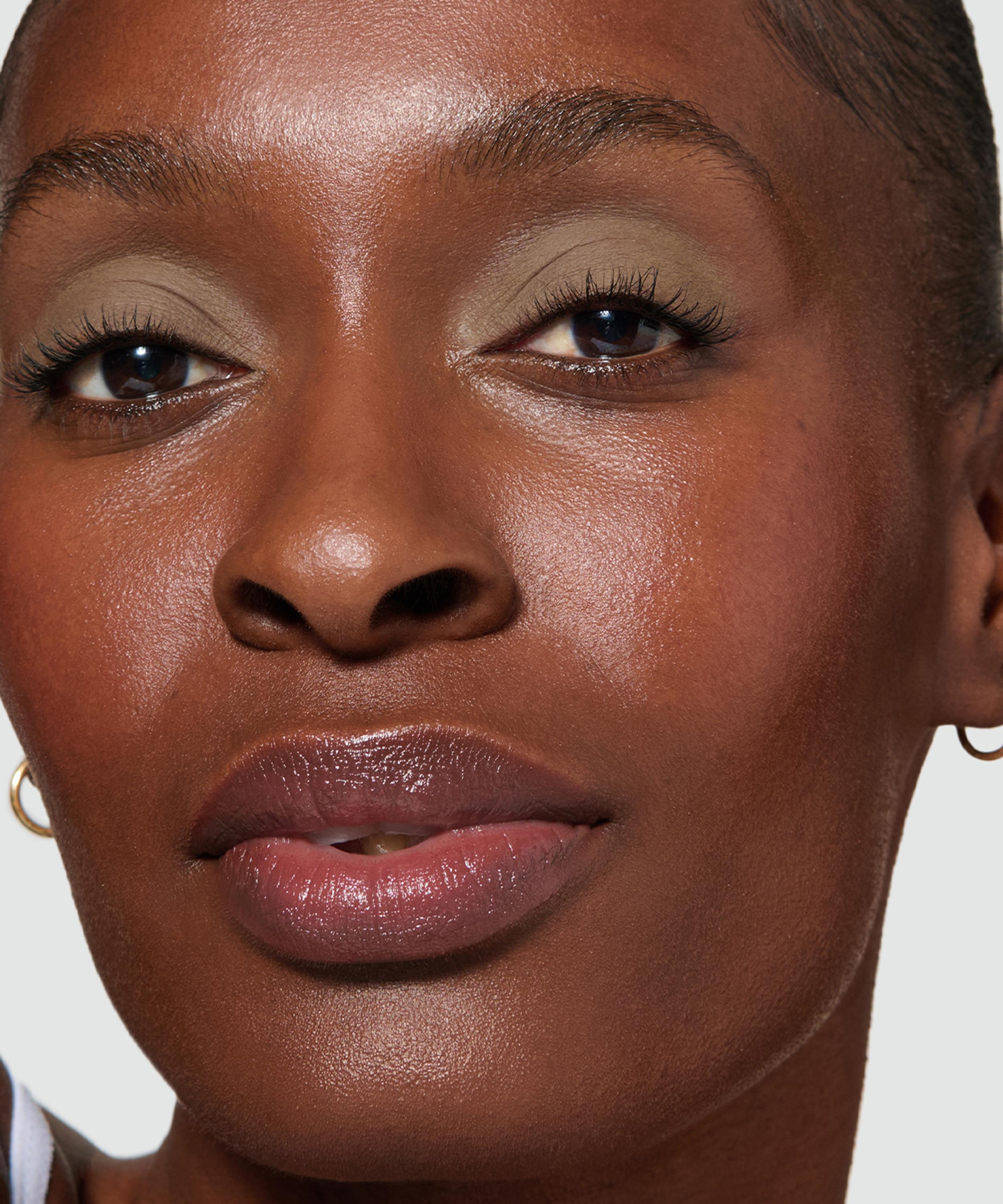 Lisa Eldridge - Liquid Silk Eyeshadow in Mimi 2.8ml image number 2