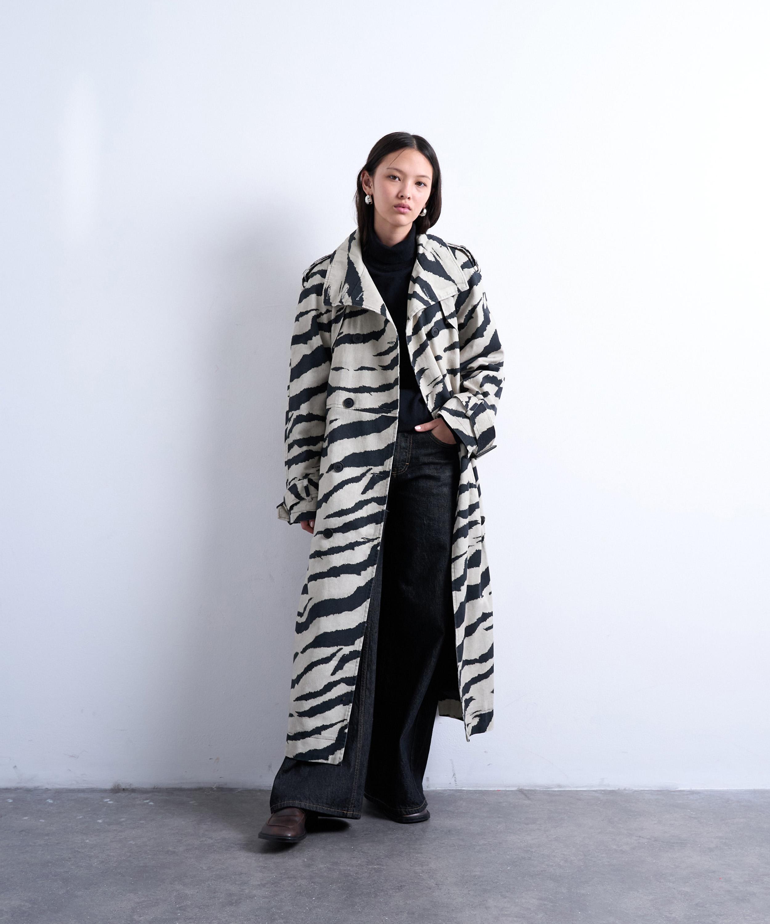 TOPSHOP - Black Zebra Print Funnel-Neck Trench Coat image number 2