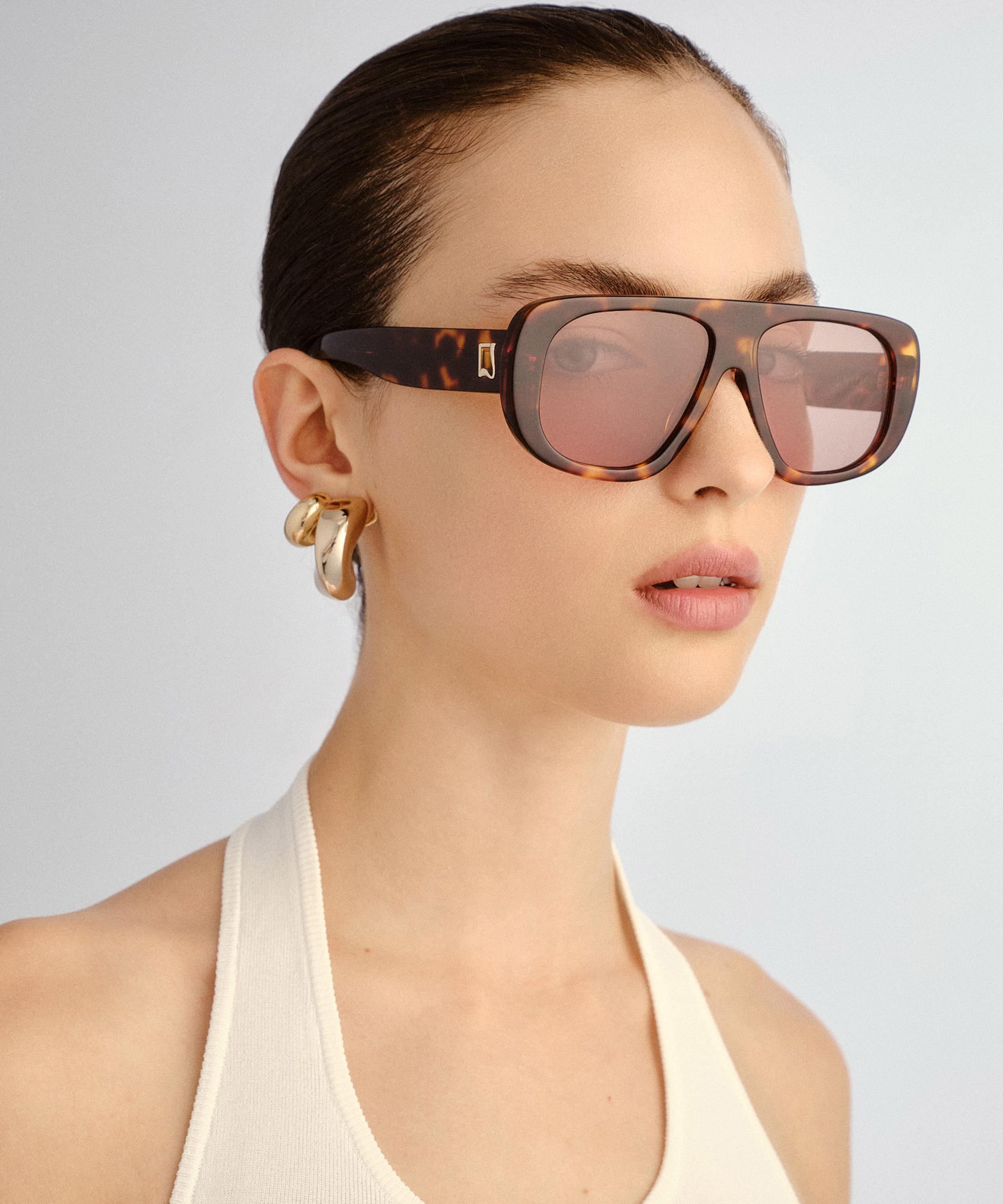 Luv Lou - Dionne Oversized Aviator Sunglasses image number 1