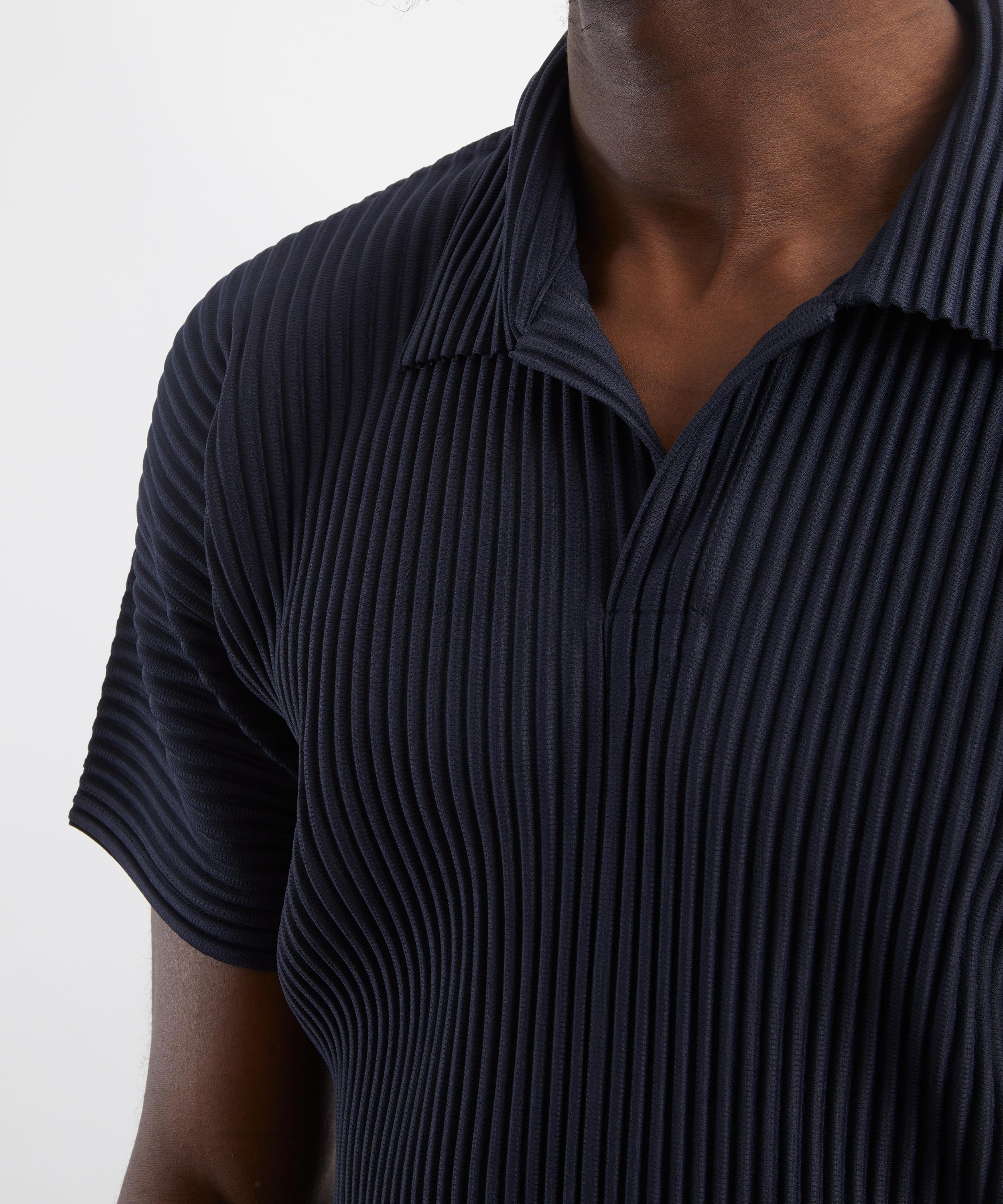 HOMME PLISS&Eacute; ISSEY MIYAKE - BASICS Navy Pleated Polo Shirt image number 4