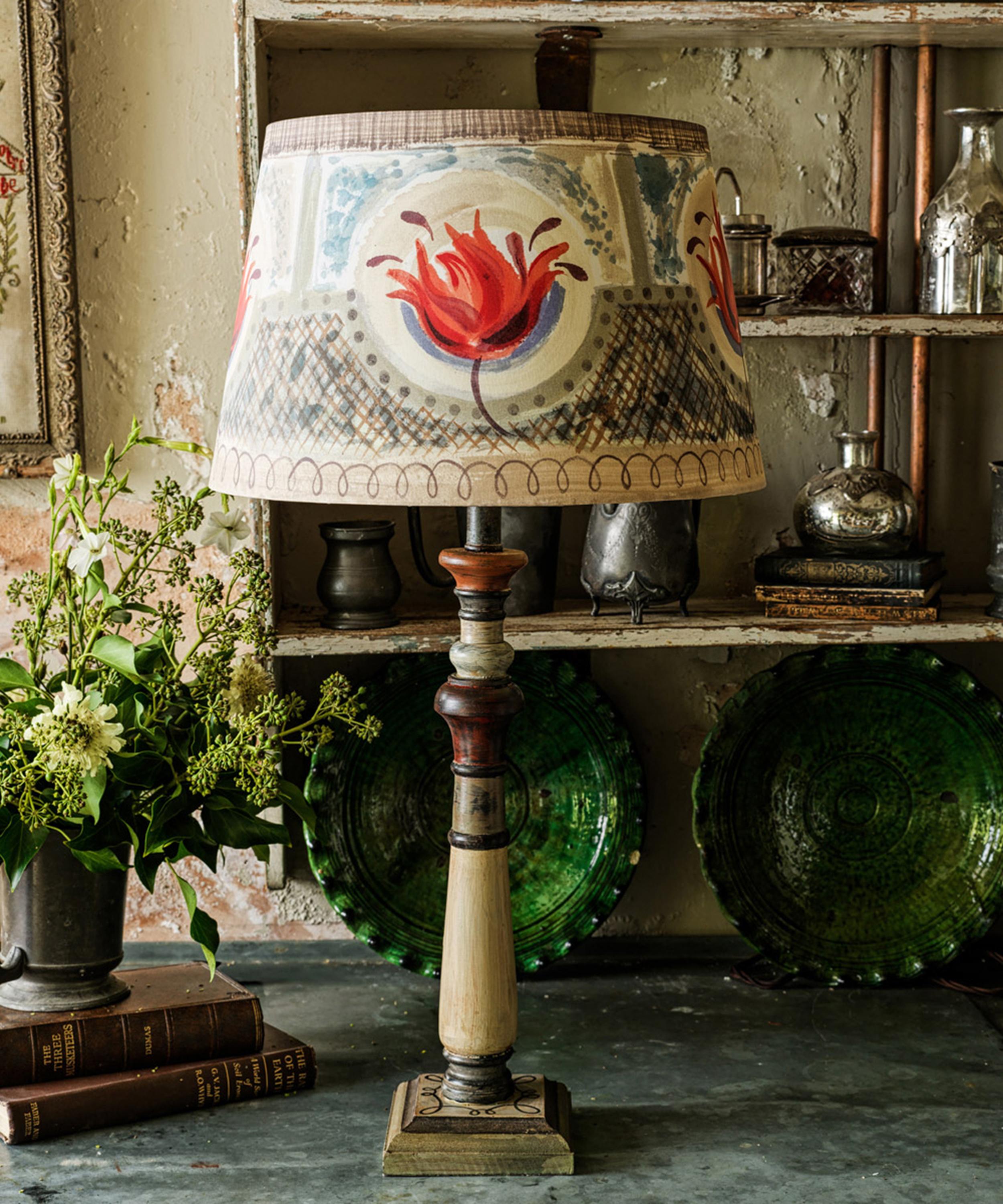 Bloomsbury Revisited - Tulip Lampshade on Medium Base image number 1