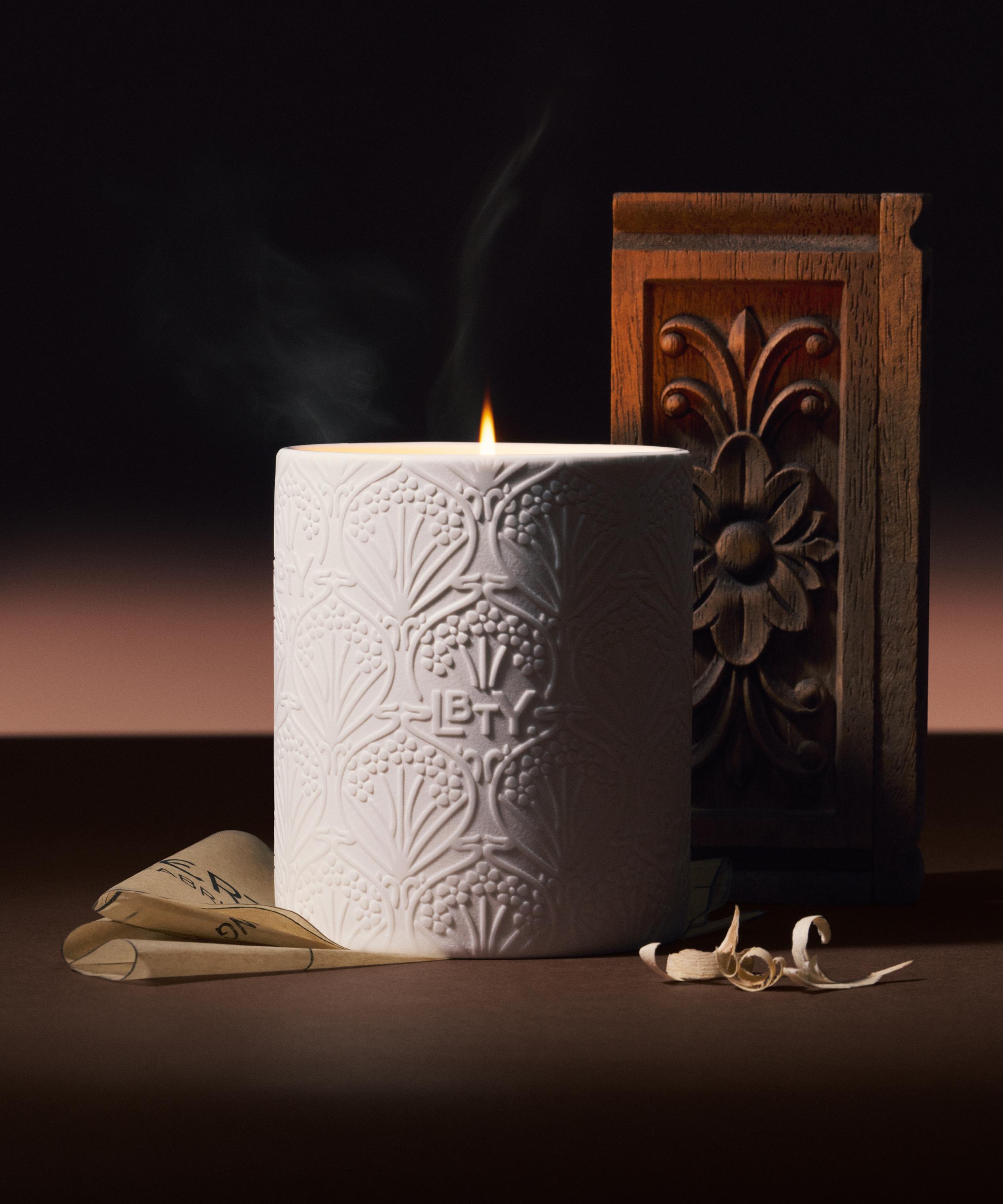 Liberty LBTY. Fragrance - Tudor Revival Scented Candle 330g image number 1