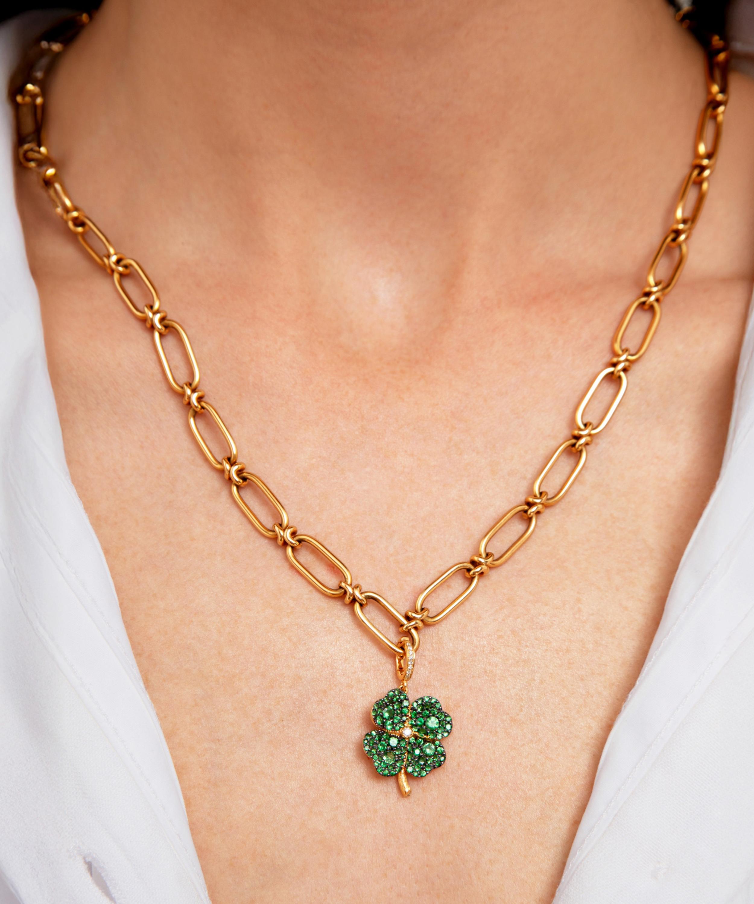 Annoushka - 18ct Gold Mythology Clover Charm Pendant image number 1
