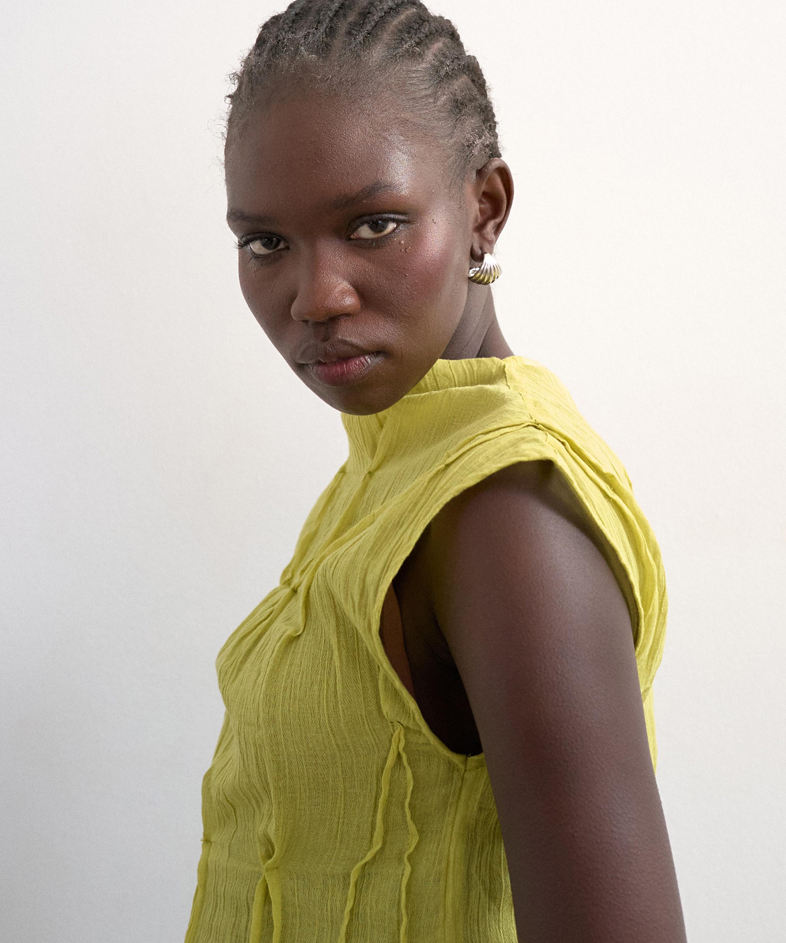 TOPSHOP - Green Sleeveless Pintuck Crinkle Top image number 2