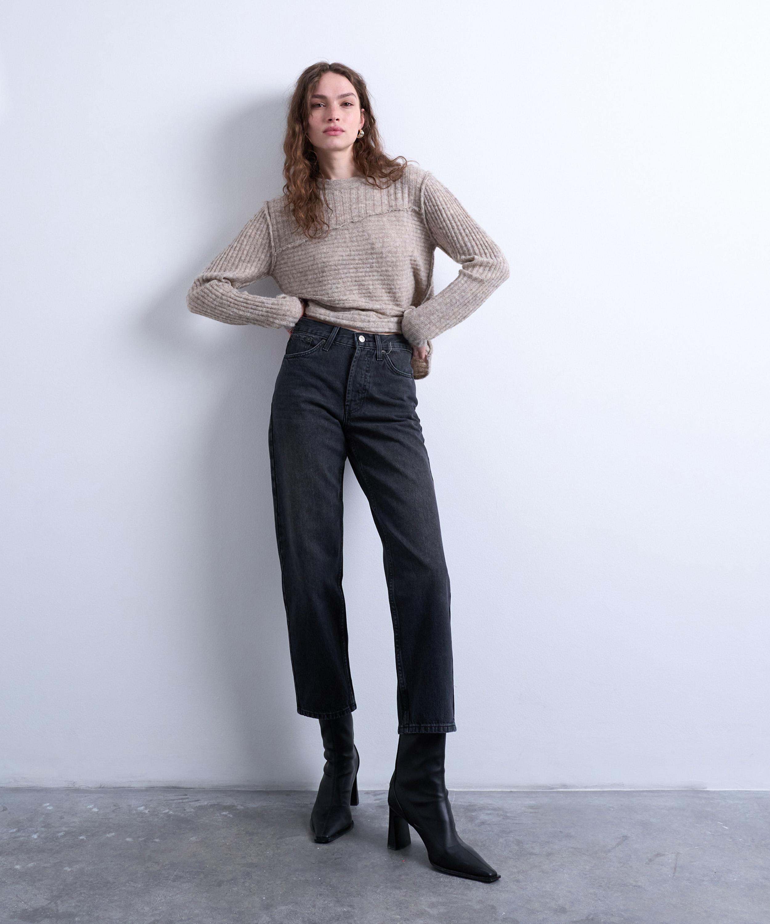 TOPSHOP - Runway Mid-Rise Straight Cropped Jeans in Washed Black