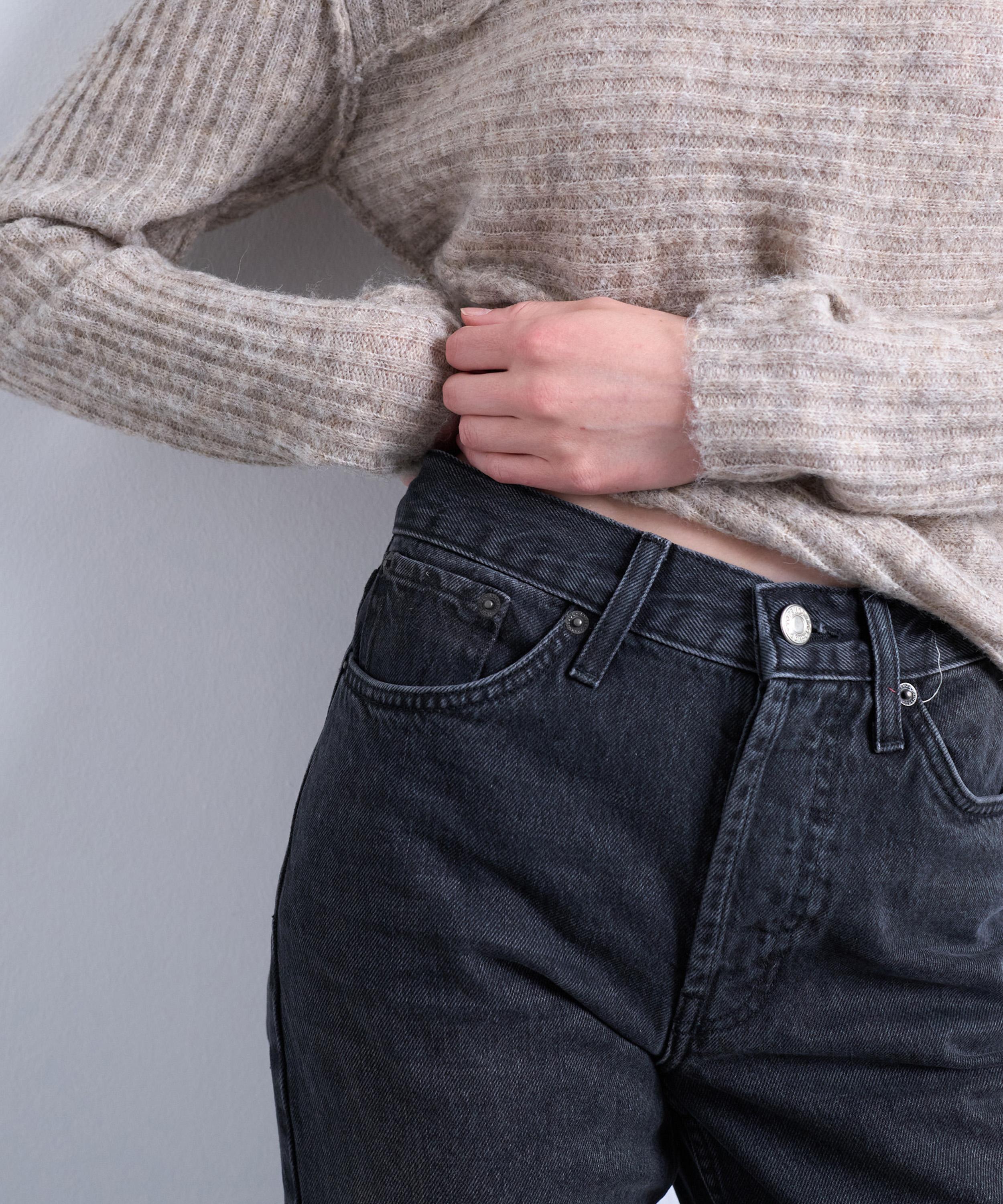 TOPSHOP - Runway Mid-Rise Straight Cropped Jeans in Washed Black image number 2