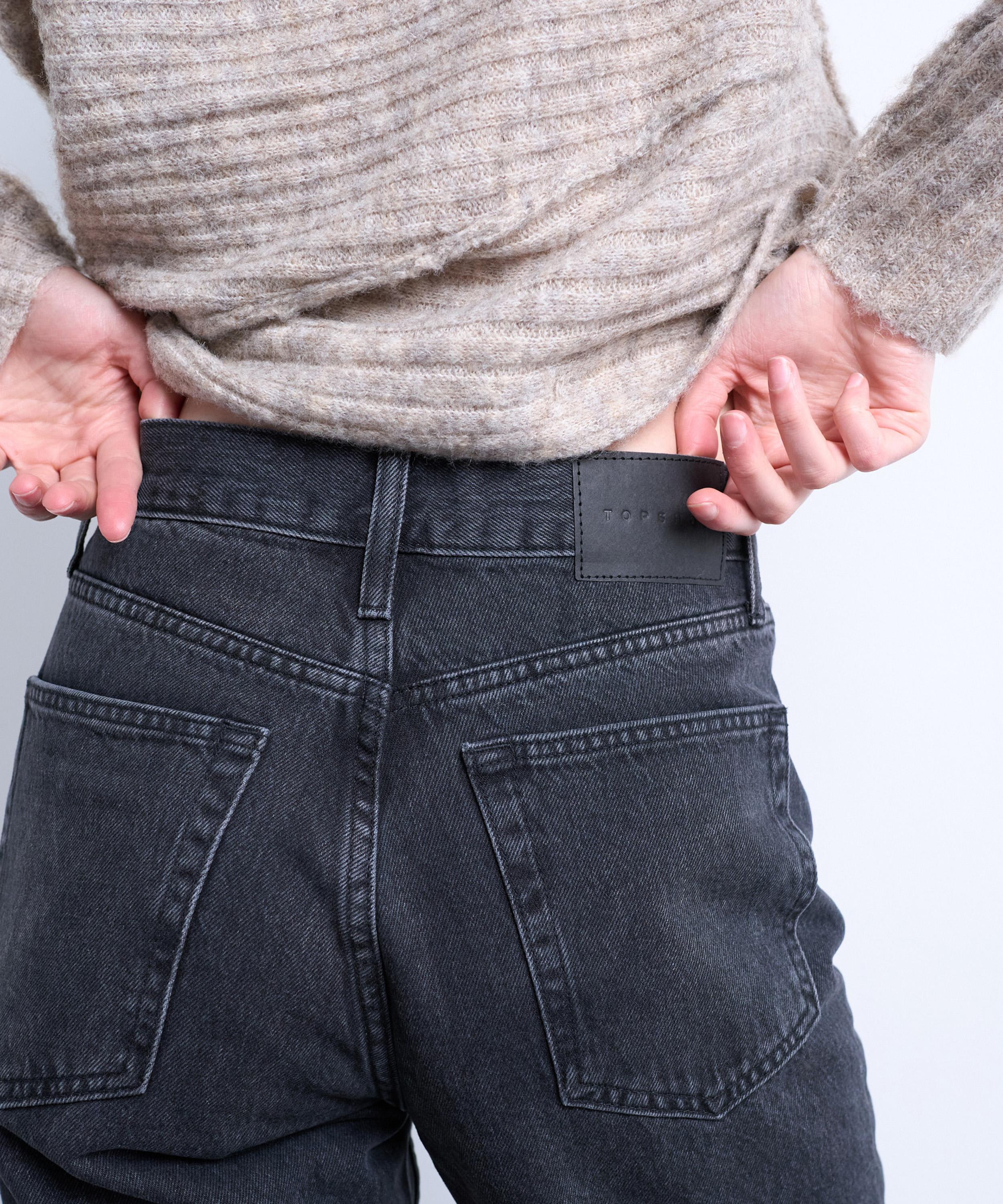 TOPSHOP - Runway Mid-Rise Straight Cropped Jeans in Washed Black image number 4