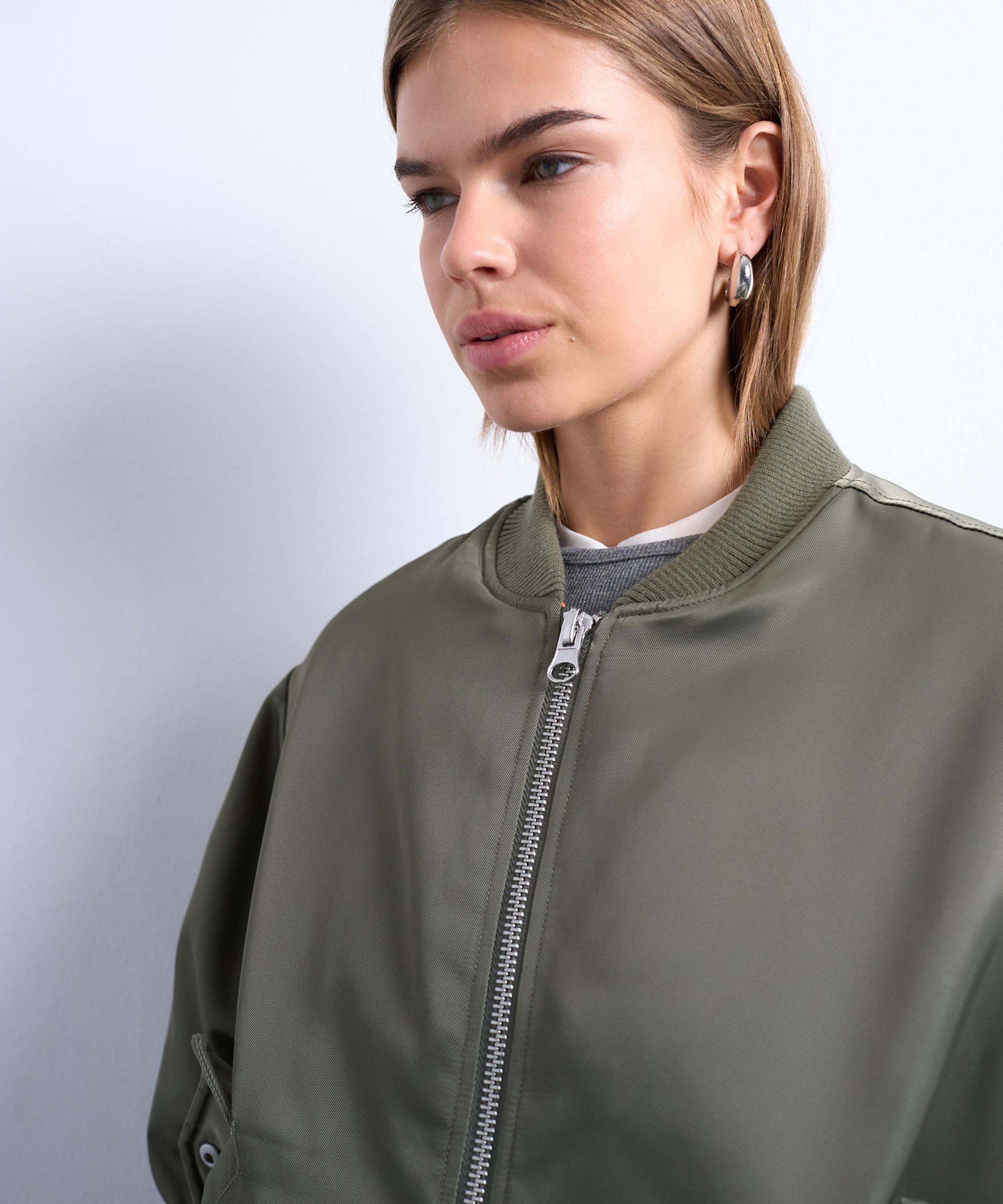 TOPSHOP - Green Contrast Liner Bomber Jacket image number 2