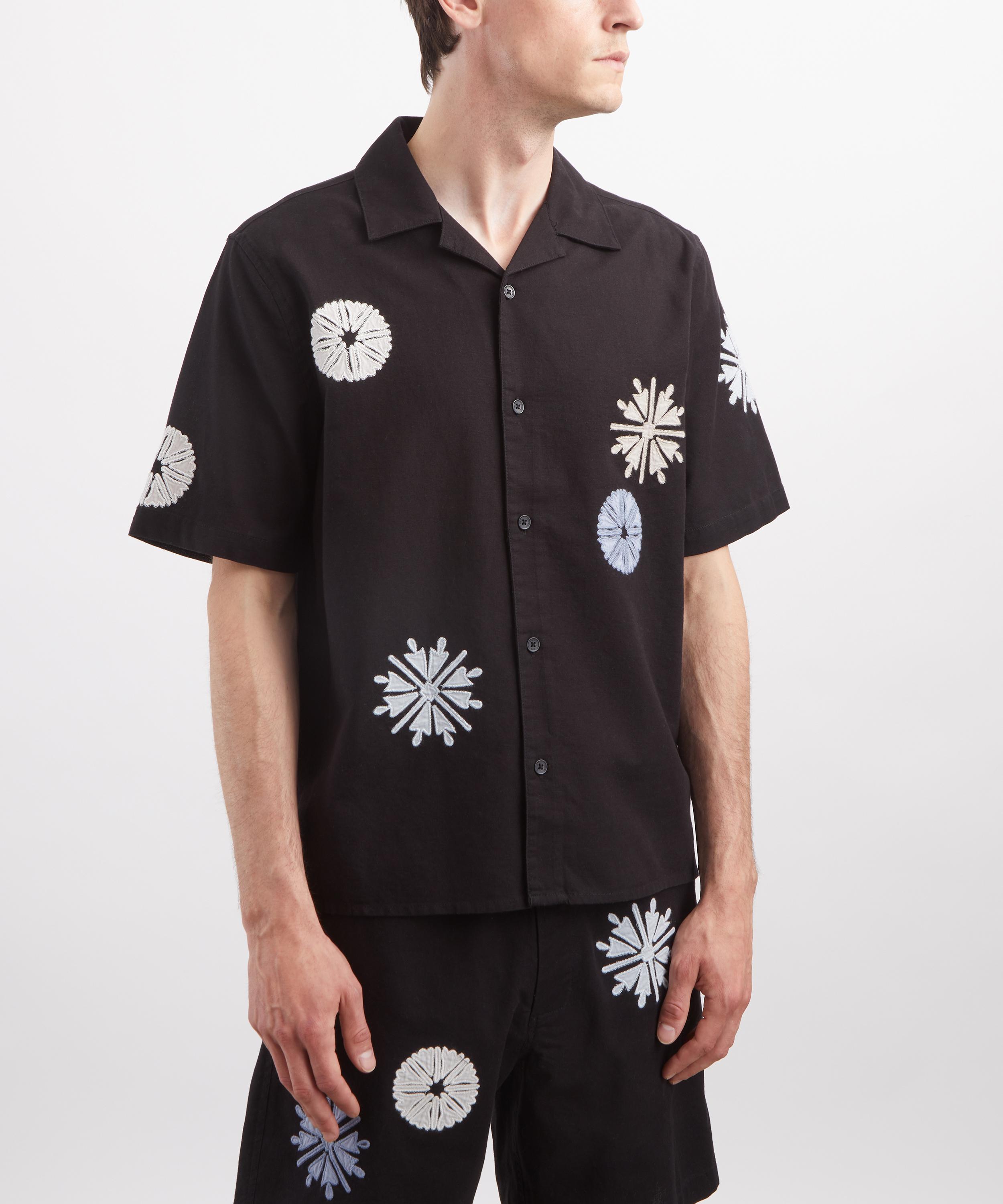 Wax London - Didcot Round Appliqu&eacute; Short-Sleeve Shirt image number 2