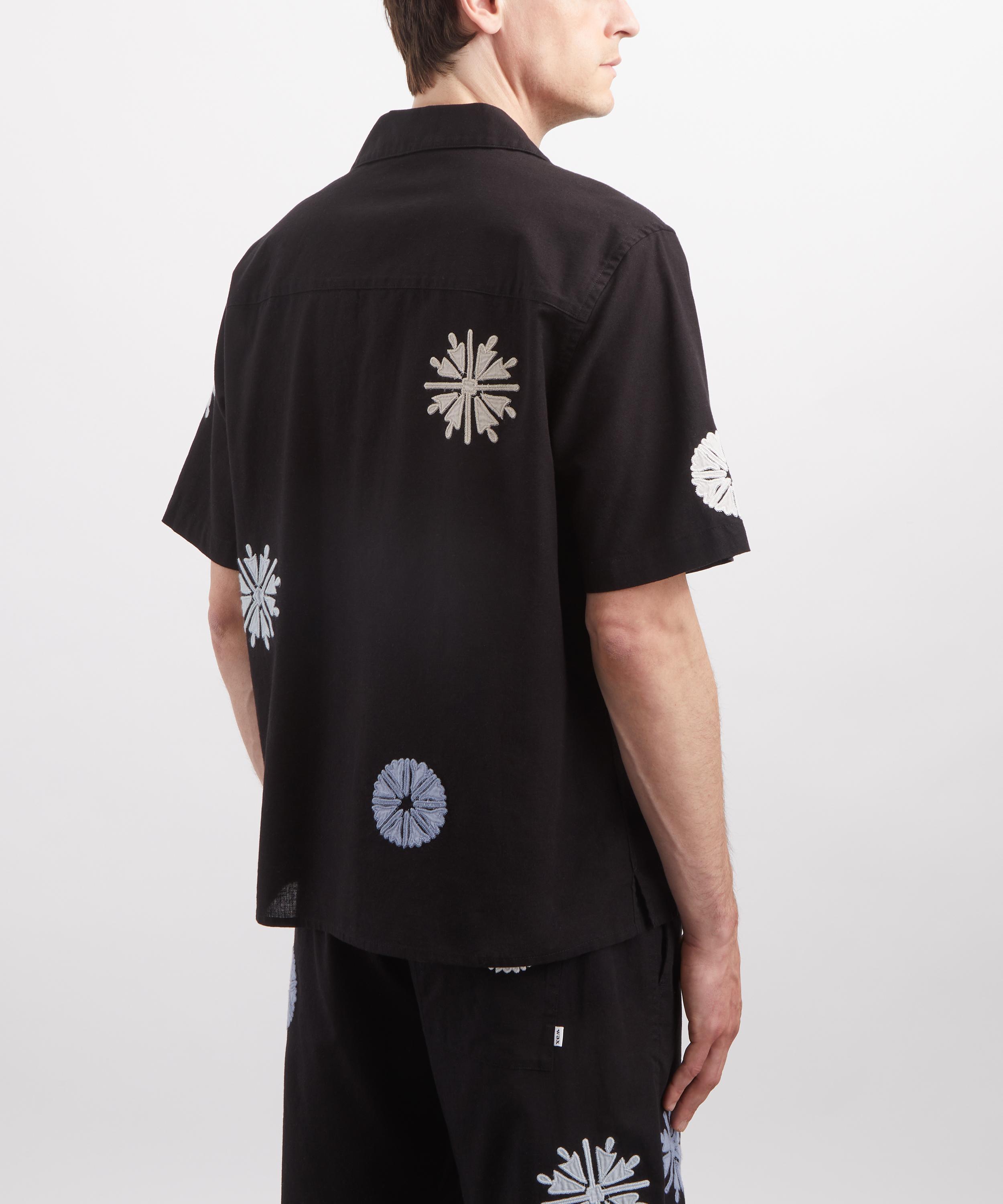 Wax London - Didcot Round Appliqu&eacute; Short-Sleeve Shirt image number 3