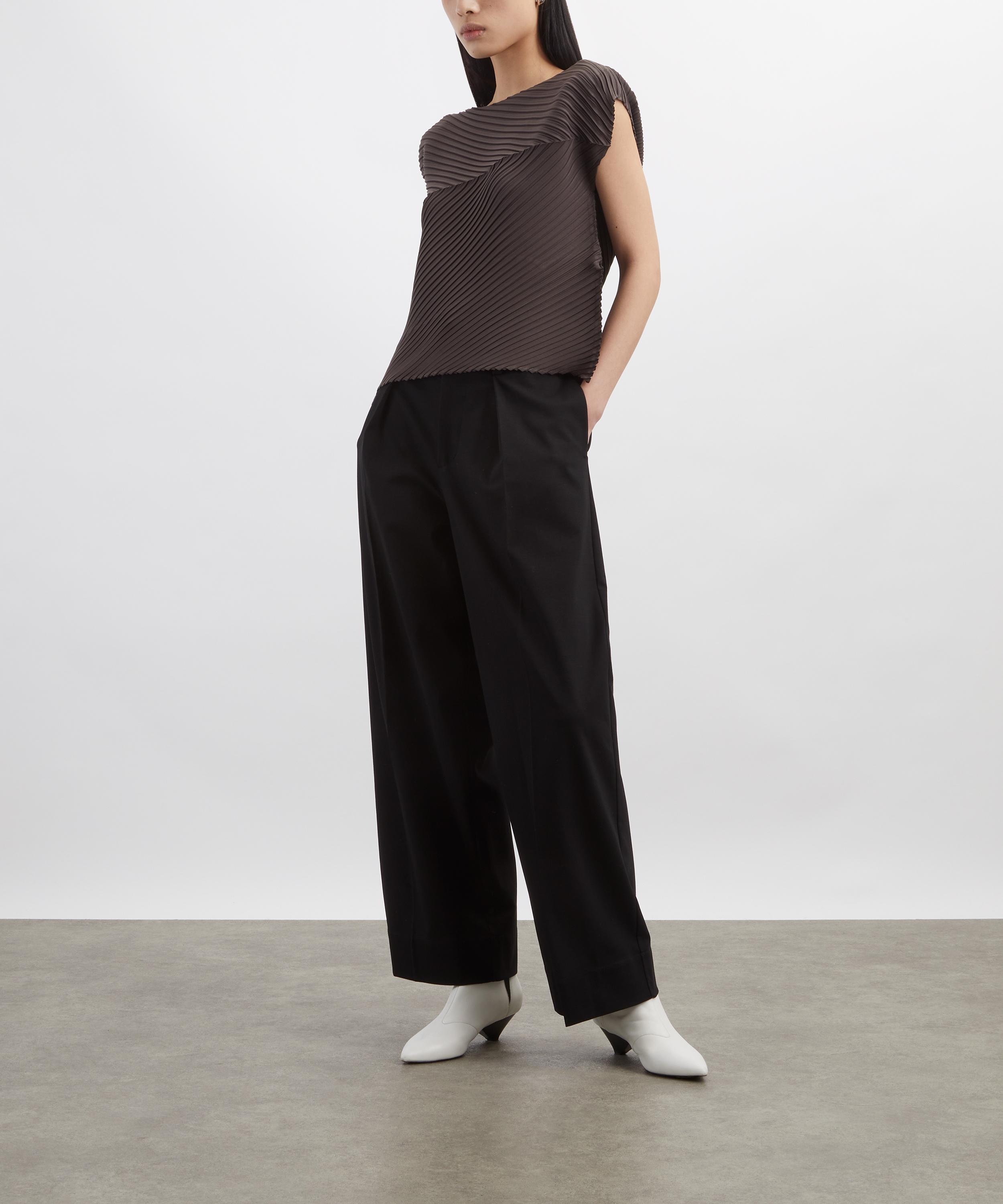 Issey Miyake - SIMPLE ENSEMBLE Straight-Leg Trousers image number 1