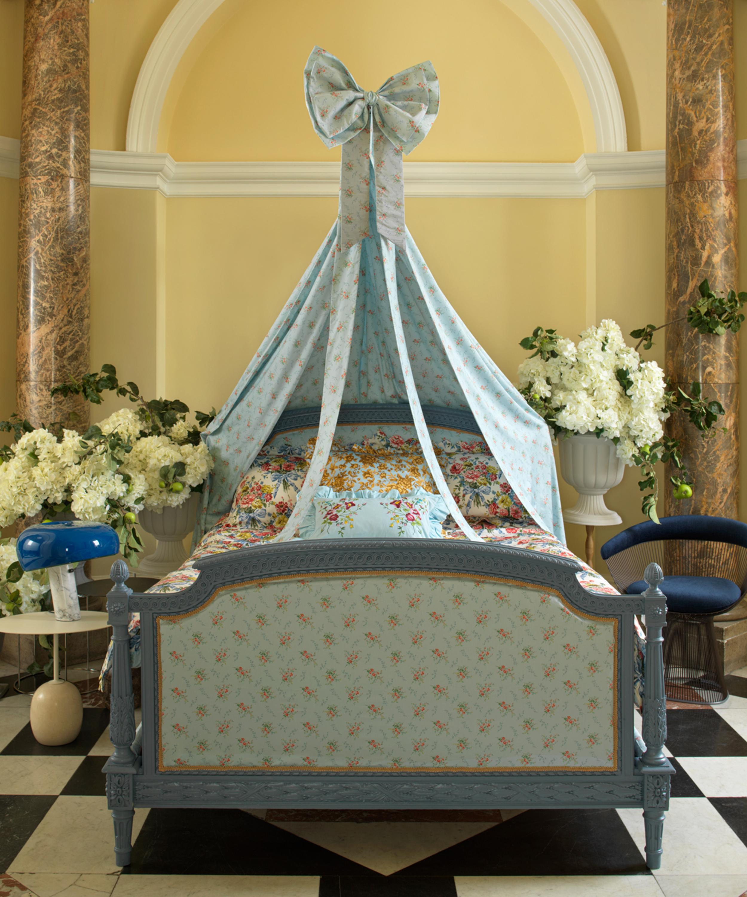 Coco & Wolf - Bow Bouquet & Garden Blooms Ardington Cotton Sateen Super King Duvet Set image number 2