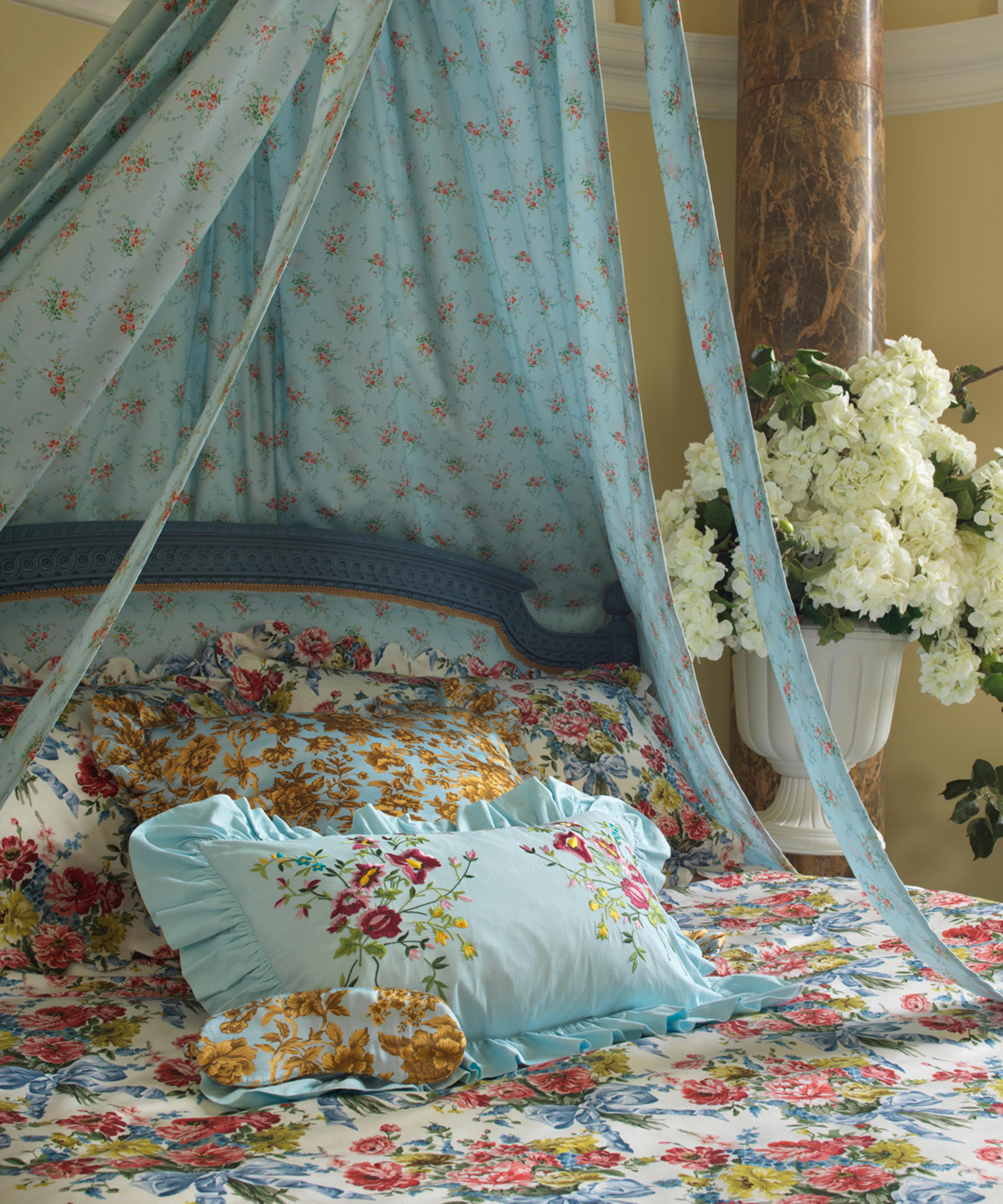 Coco & Wolf - Garden Blooms Ardington Cotton Sateen King Fitted Sheet image number 1