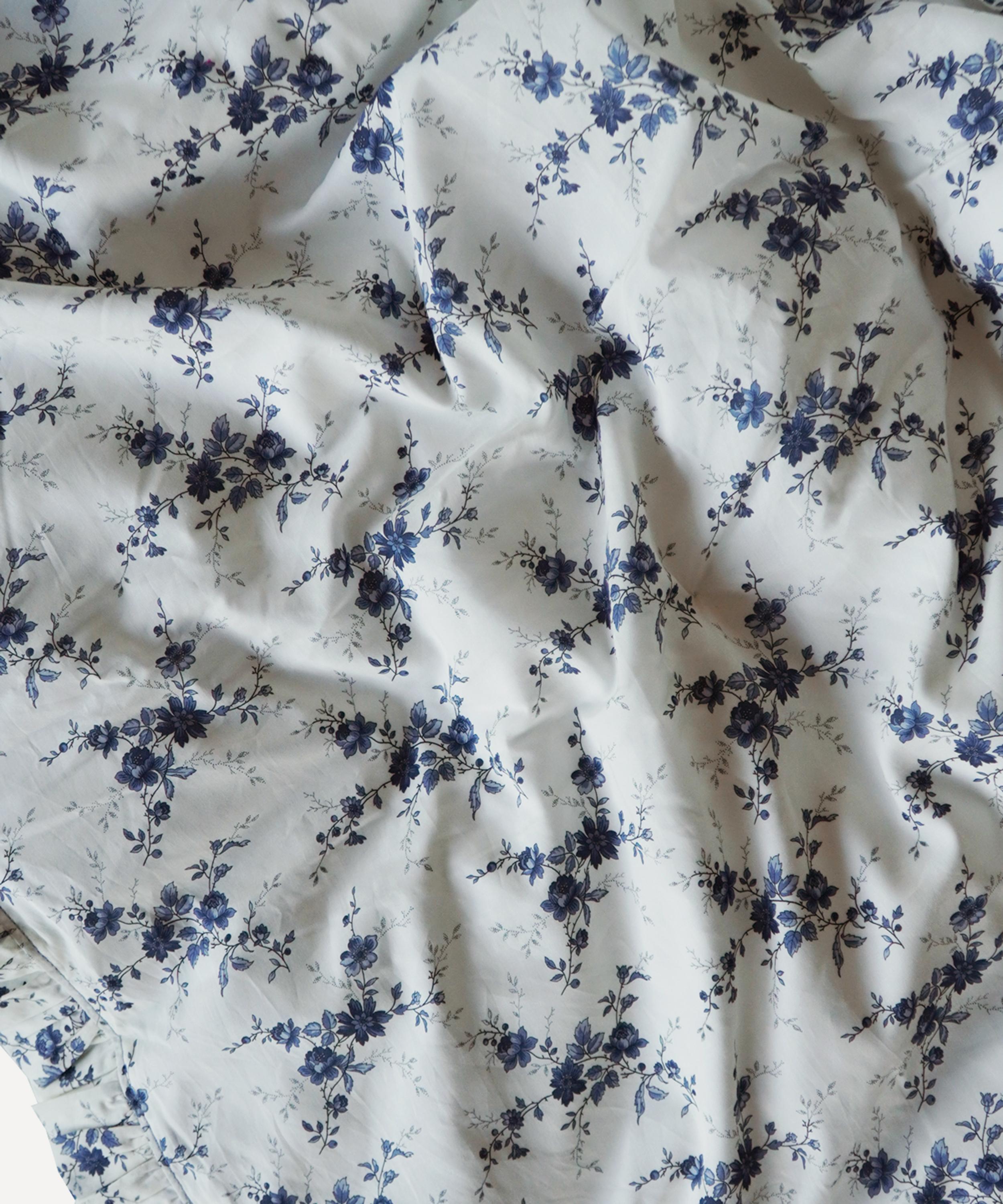 Coco & Wolf - Amelie Luise Garland Hampers Tana Lawn&trade; Cotton Reversible Ruffle Super King Heirloom Quilt image number 3