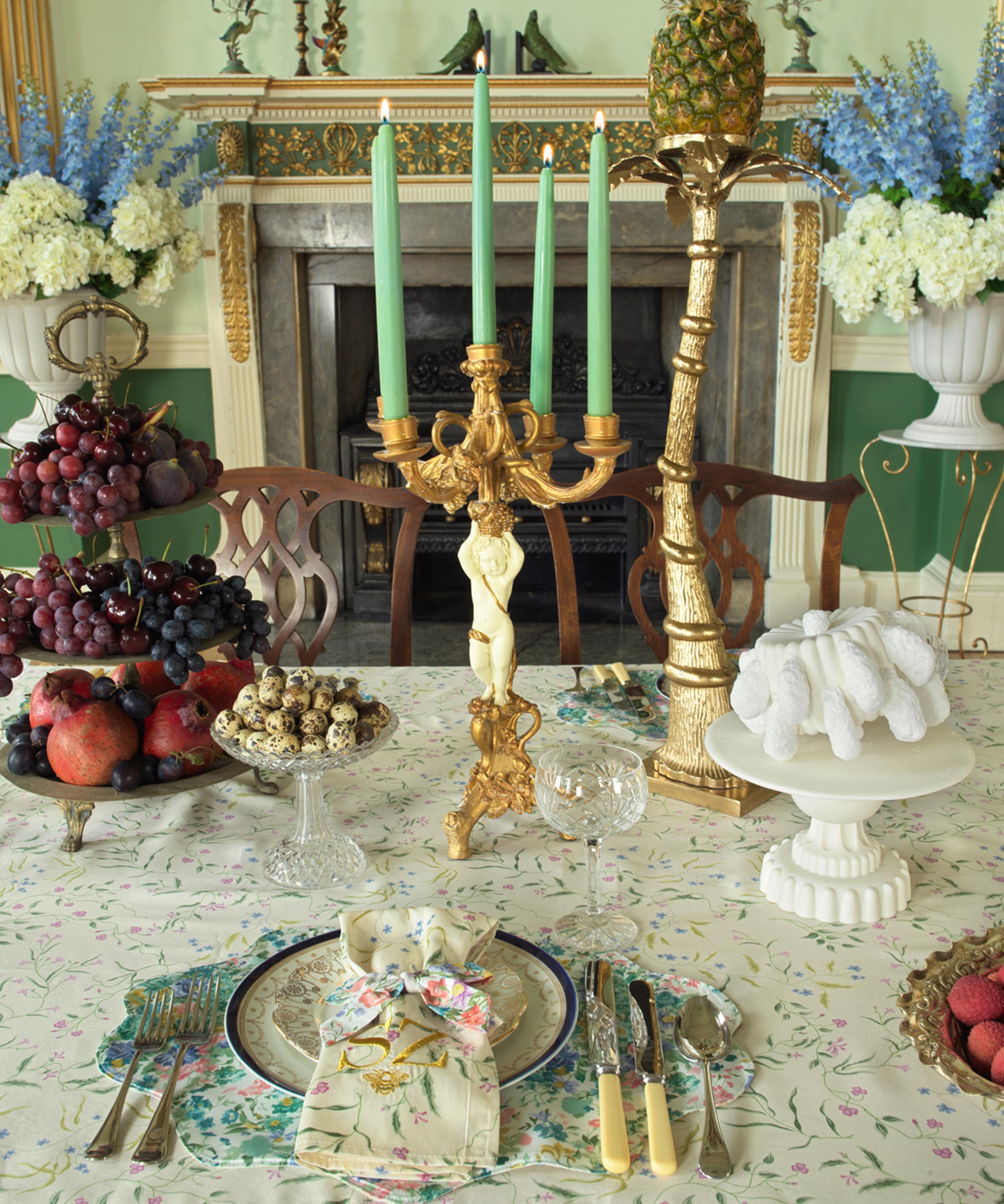 Coco & Wolf - Bouquet Parade & Regal Blossom Ardington Cotton Sateen Reversible Wavy Edge Placemat image number 1