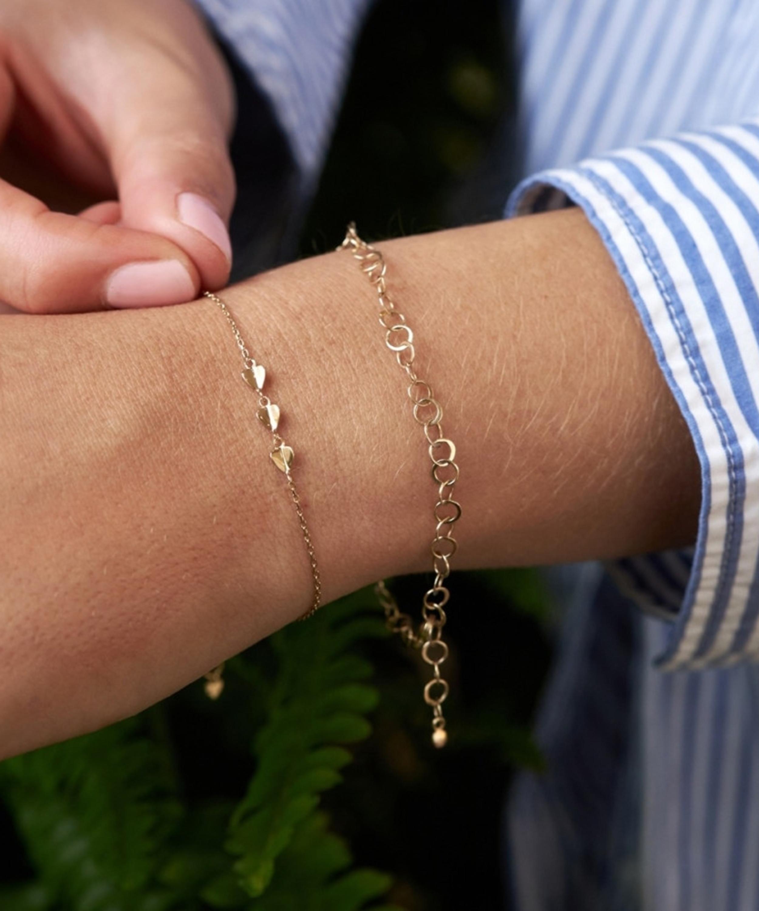 Dinny Hall - 9ct Gold Bijou Folded Heart Trio Bracelet image number 1