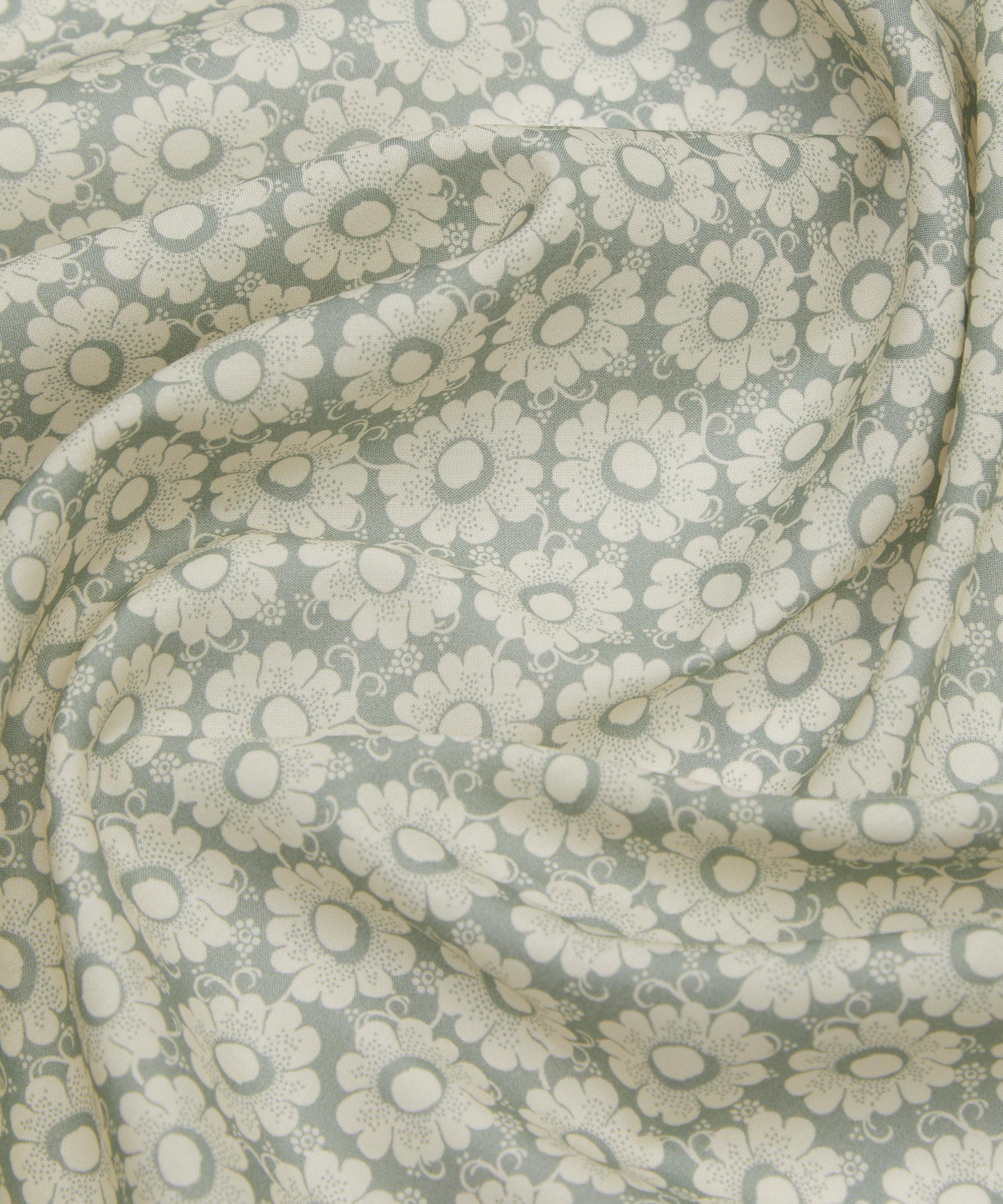 Liberty Fabrics - Cupola Daisy Tana Lawn&trade; Cotton image number 3