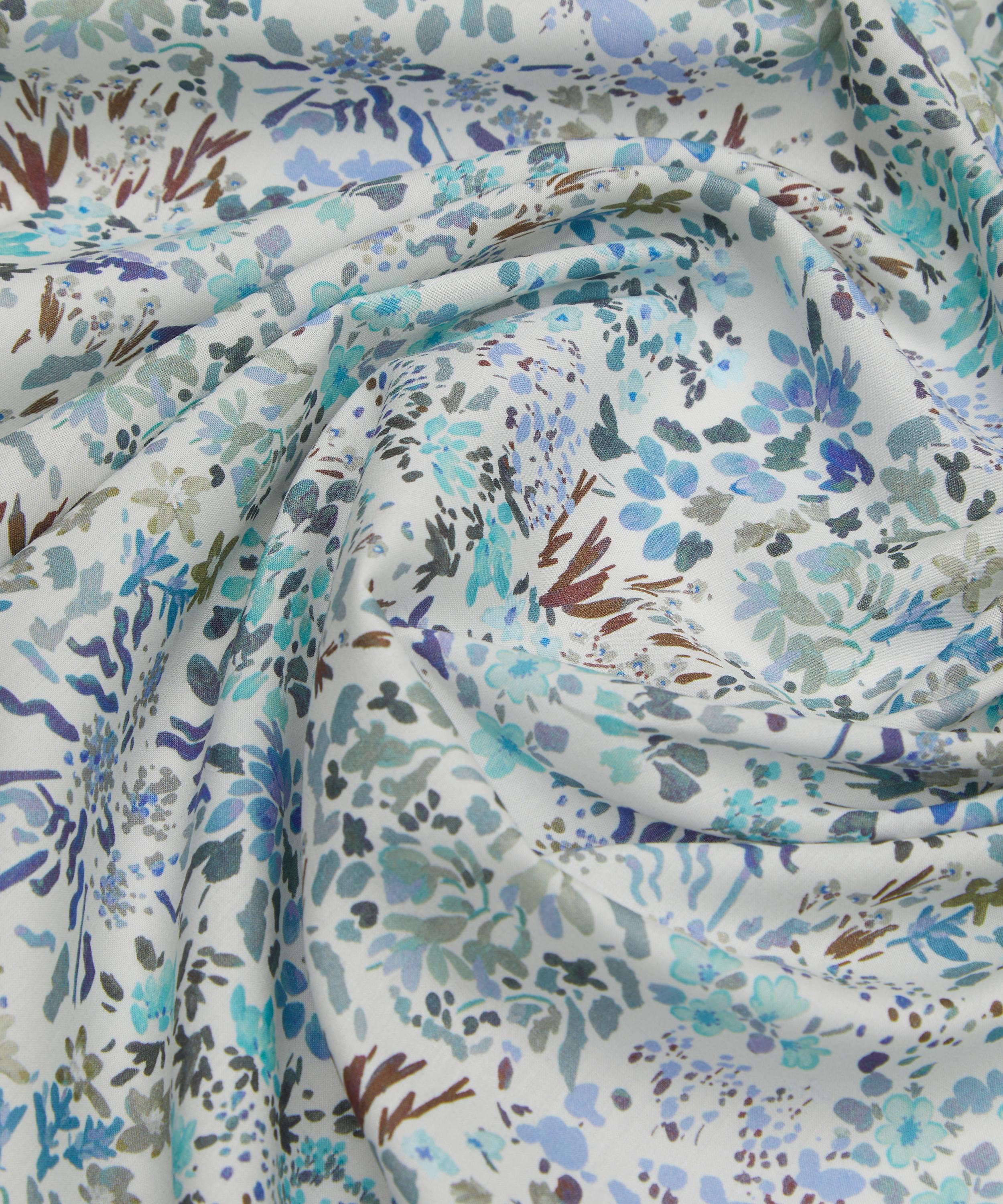 Liberty Fabrics - Highland Holiday Tana Lawn&trade; Cotton image number 3