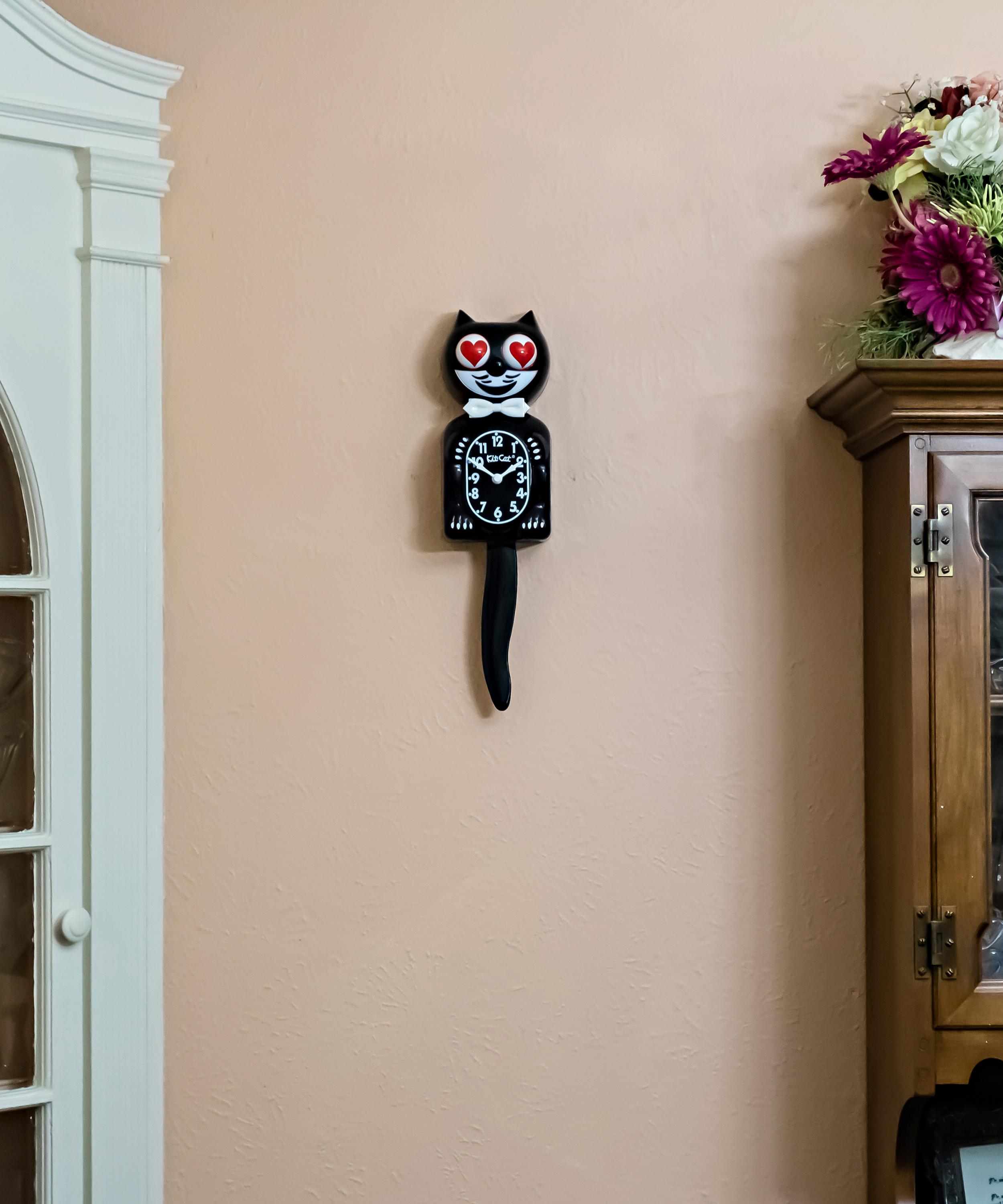 Kit-Cat&reg; Klock - Classic Black Lady with Heart Eyes Kit-Cat&reg; Klock image number 1