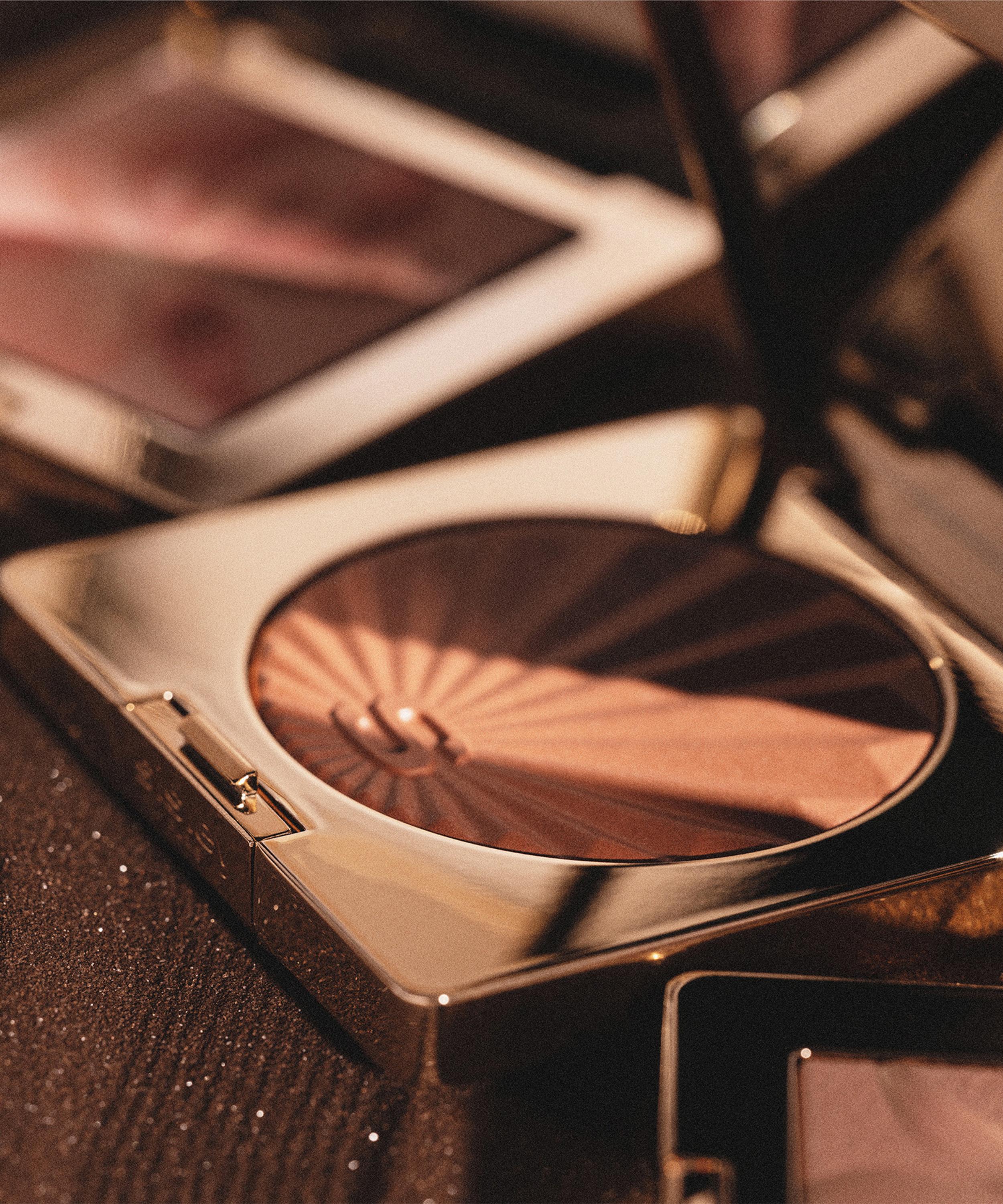 Sisley - Phyto-Touche Illusion d'&Eacute;t&eacute; 11g image number 4