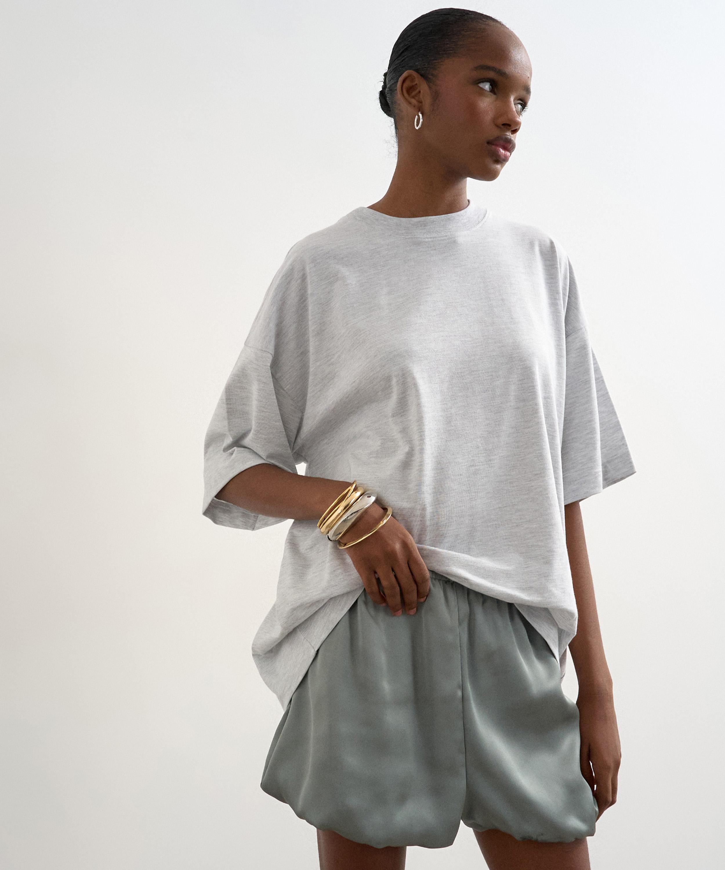 TOPSHOP - Sage Satin Bubble Shorts image number 2