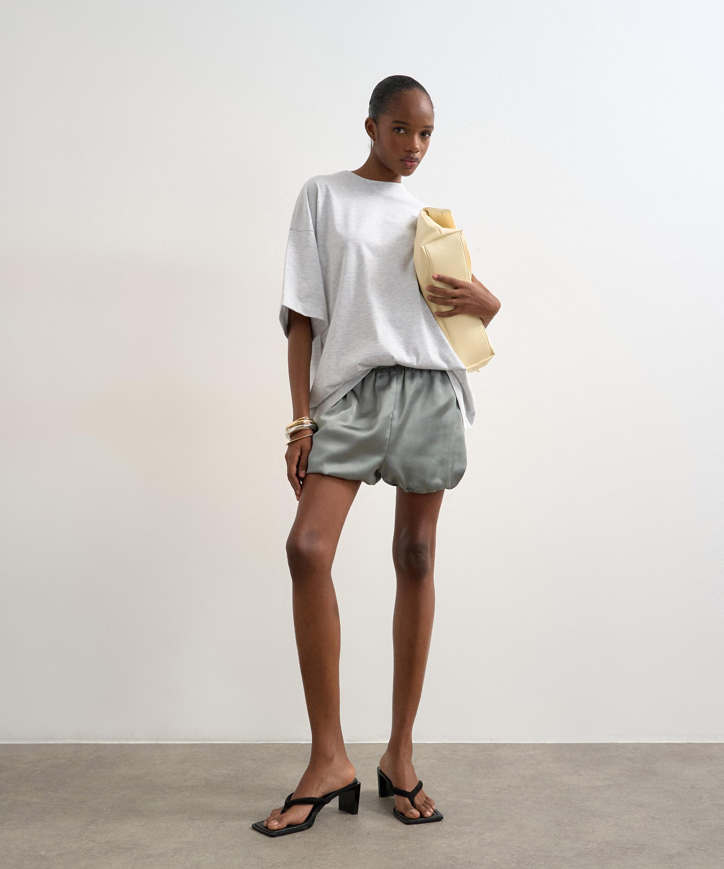 TOPSHOP - Sage Satin Bubble Shorts image number 3