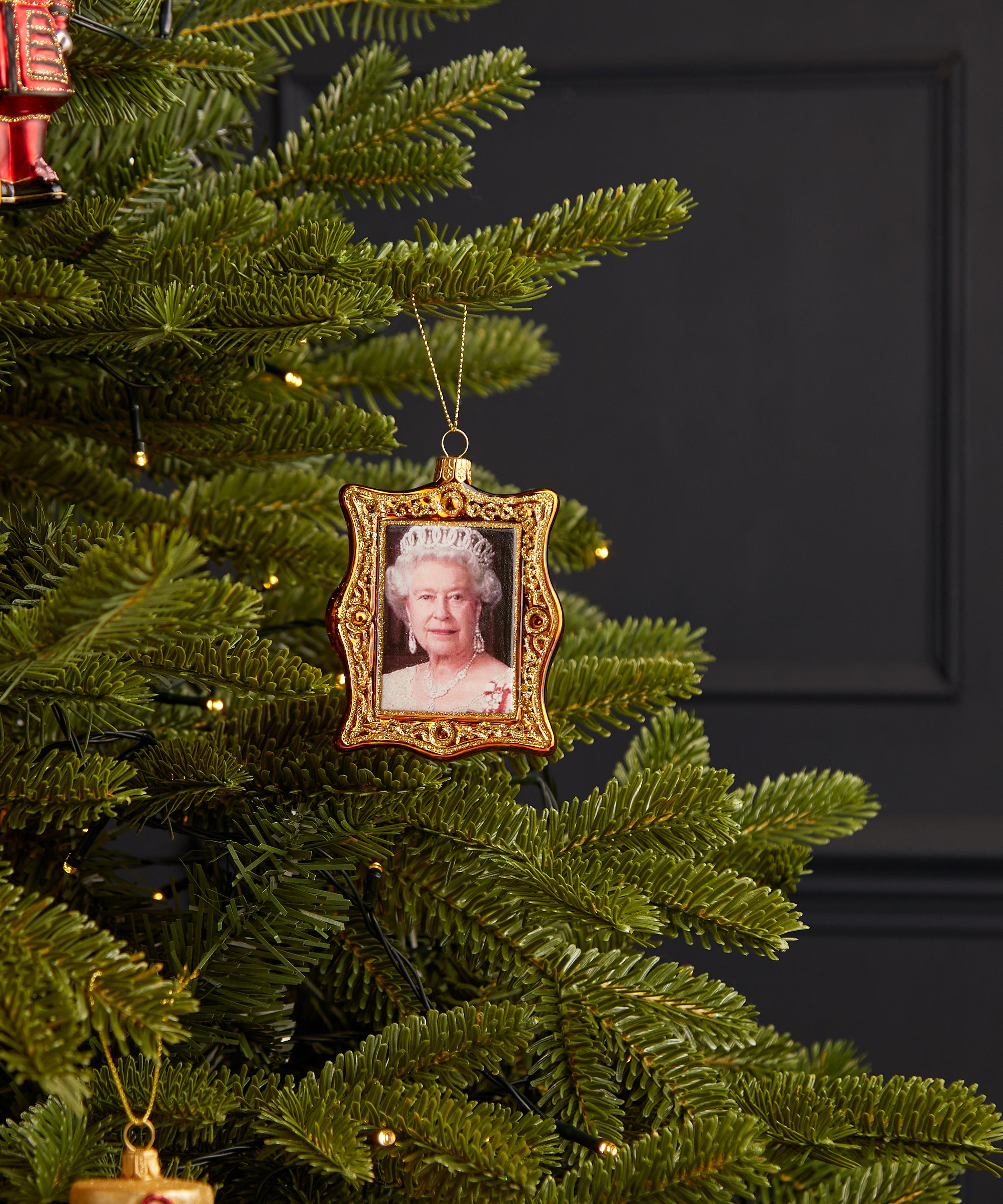 Christmas - Portrait of Queen Elizabeth II Glass Ornament image number 1