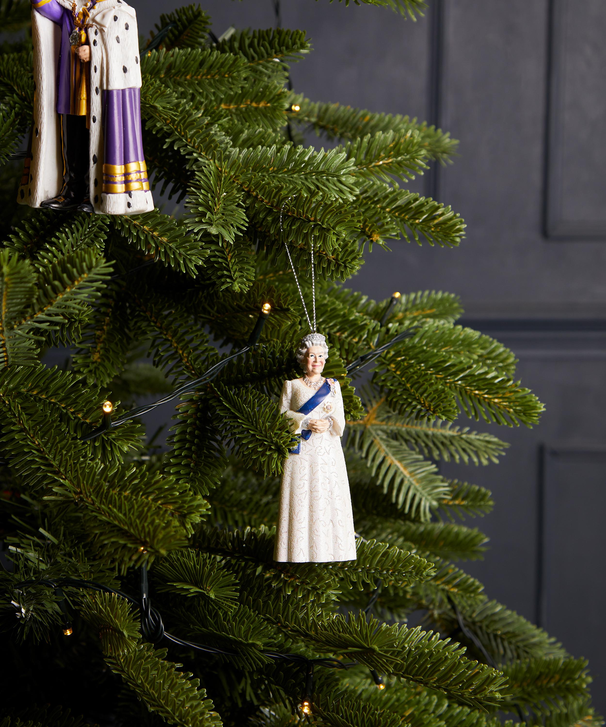 Christmas - Queen Elizabeth II in White Dress Ornament image number 1