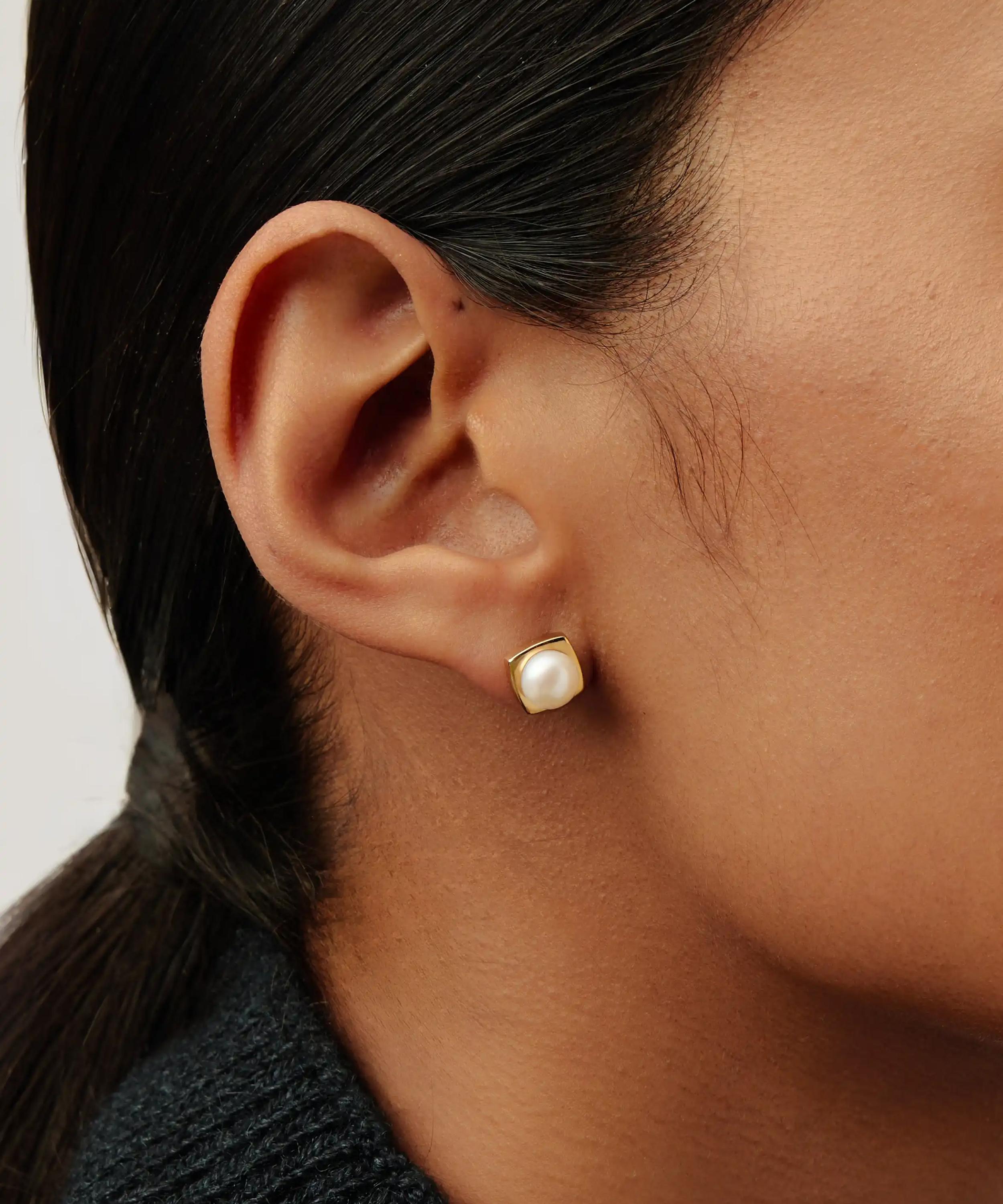 Missoma - 18ct Gold-Plated Vermeil Silver Button Pearl Square Stud Earrings image number 1
