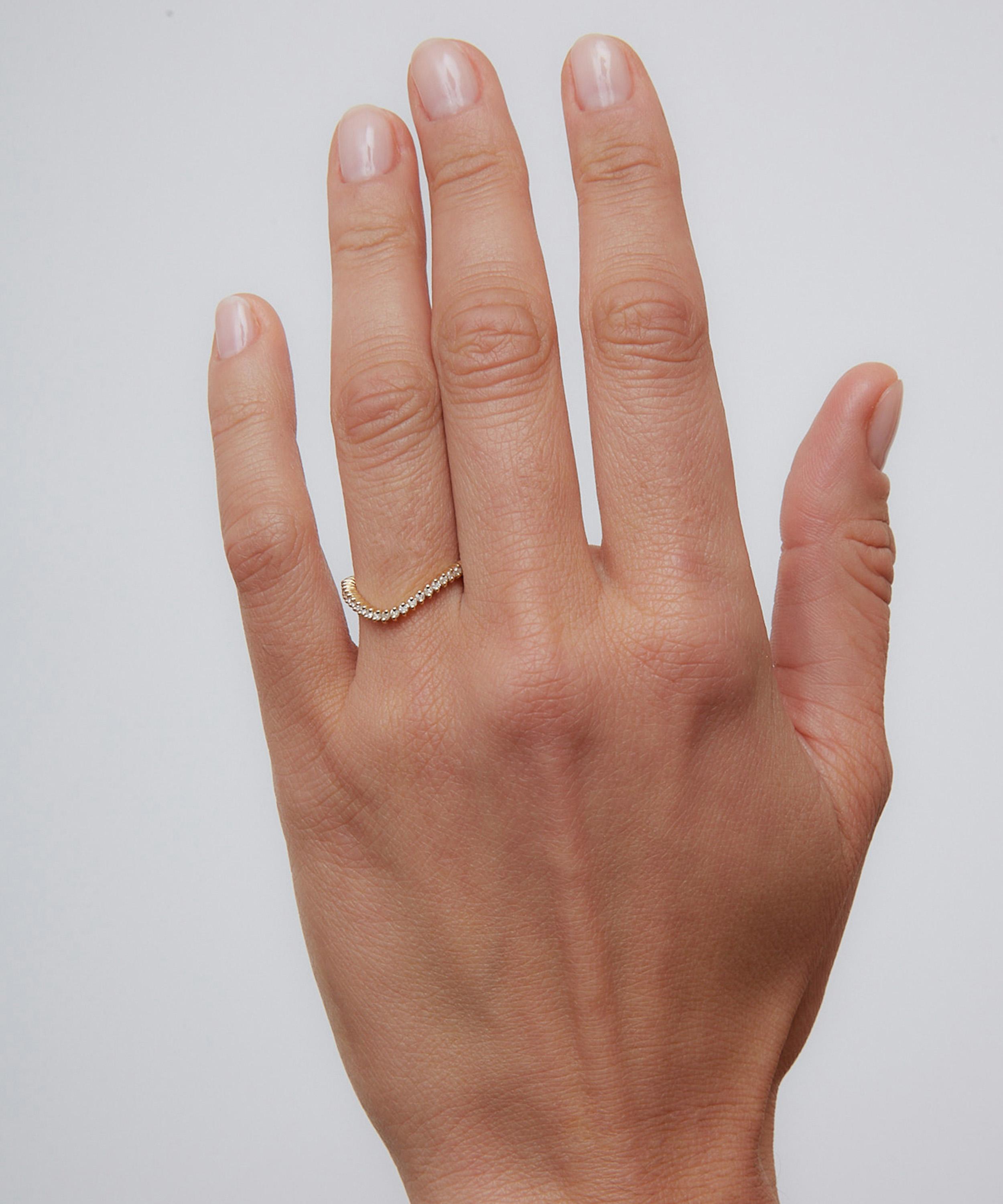 Yvonne L&eacute;on - 9ct Gold Mini Alliance Vague Diamond Ring image number 1