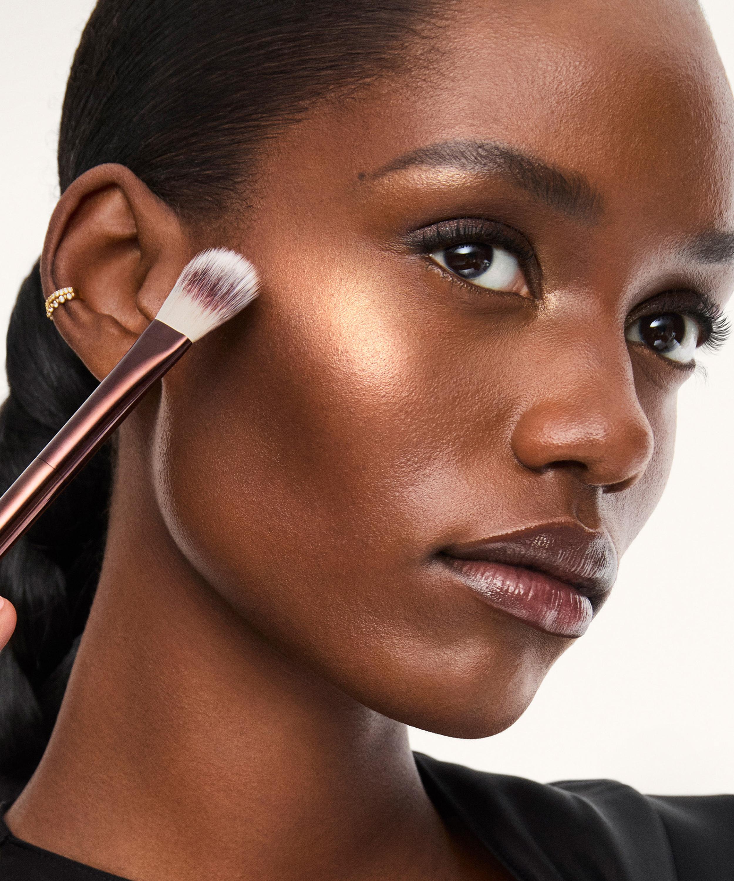 Hourglass - No.16 Highlighter Brush image number 1