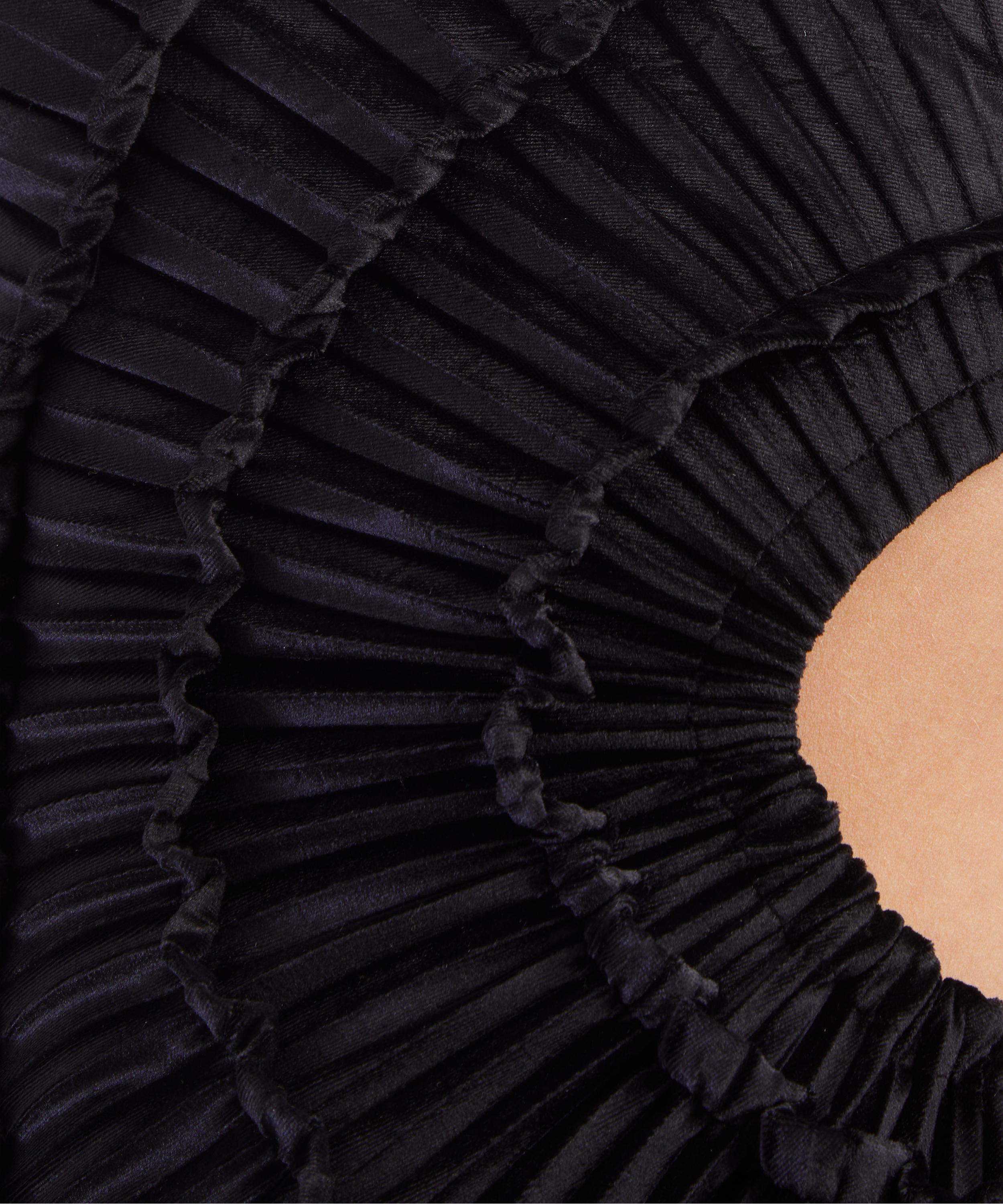 Georgia Hardinge - Crescent Black Velvet Floor-Length Dress image number 4