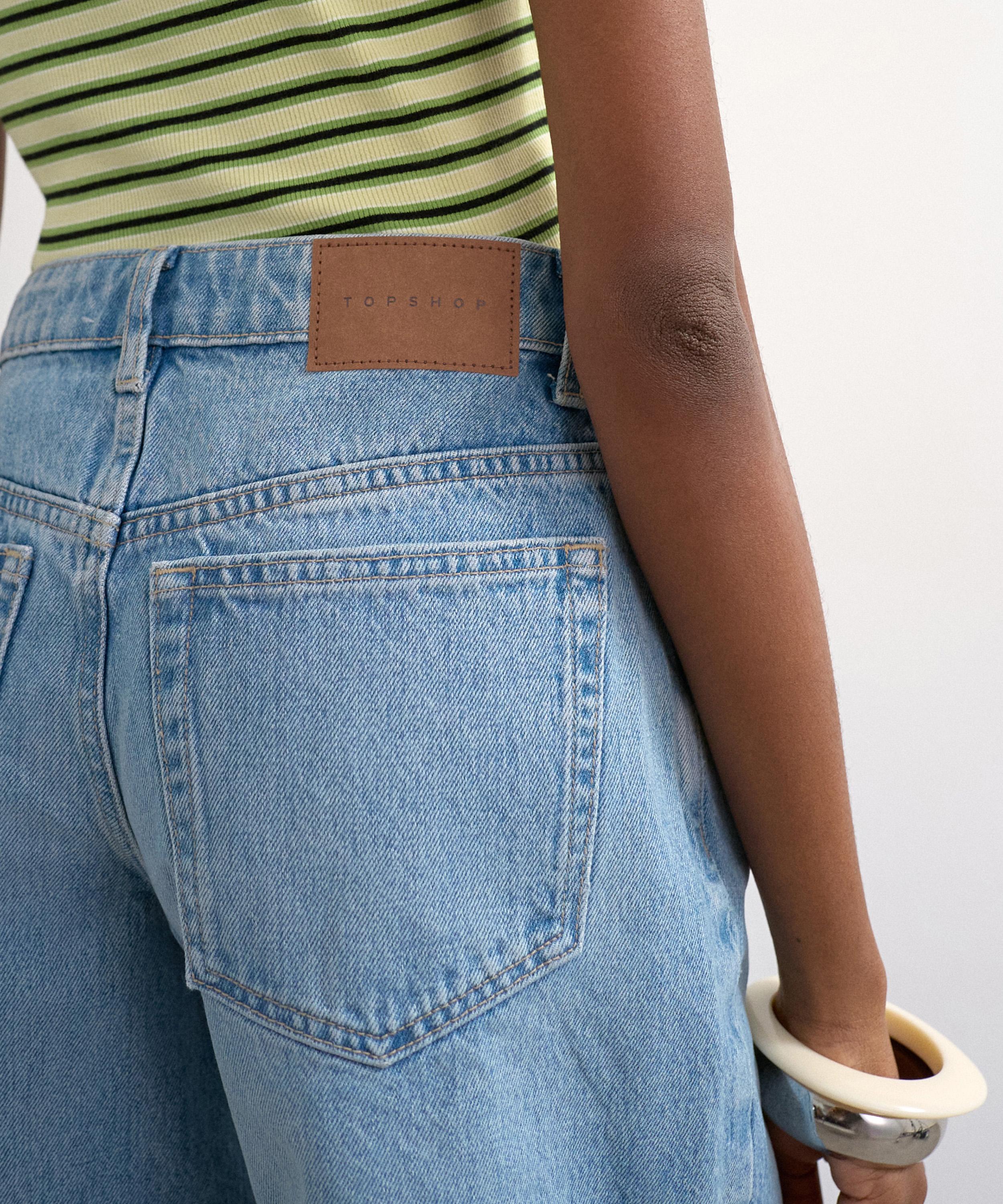 TOPSHOP - Editor Bleach Ripped Shorts image number 3