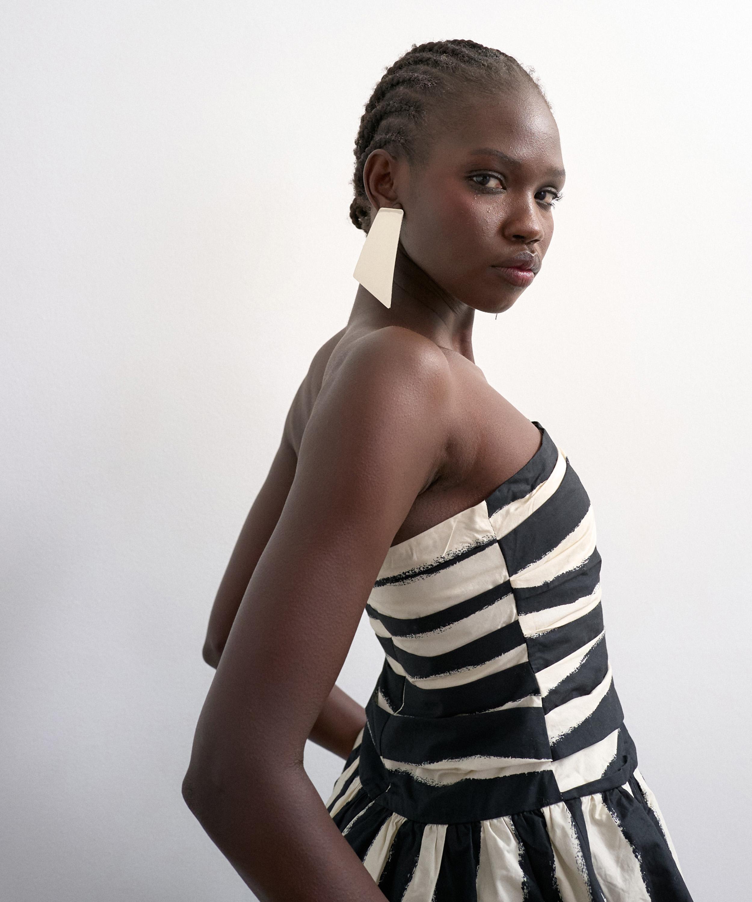 TOPSHOP - Thick Mono Stripe Gathered Bust Bandeau Top image number 2