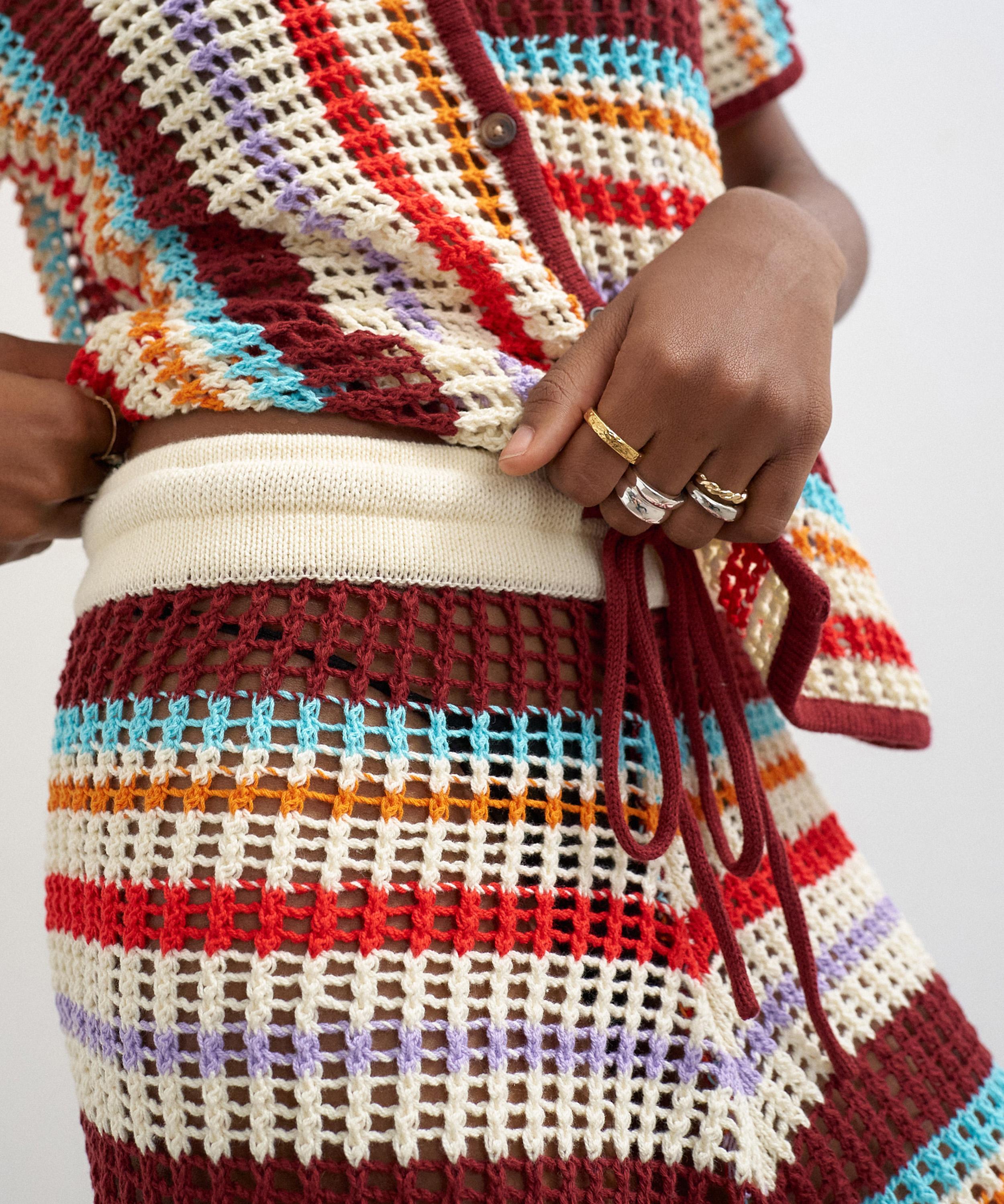 TOPSHOP - Burgundy Knitted Crochet Stripe Co-Ord Shorts image number 3