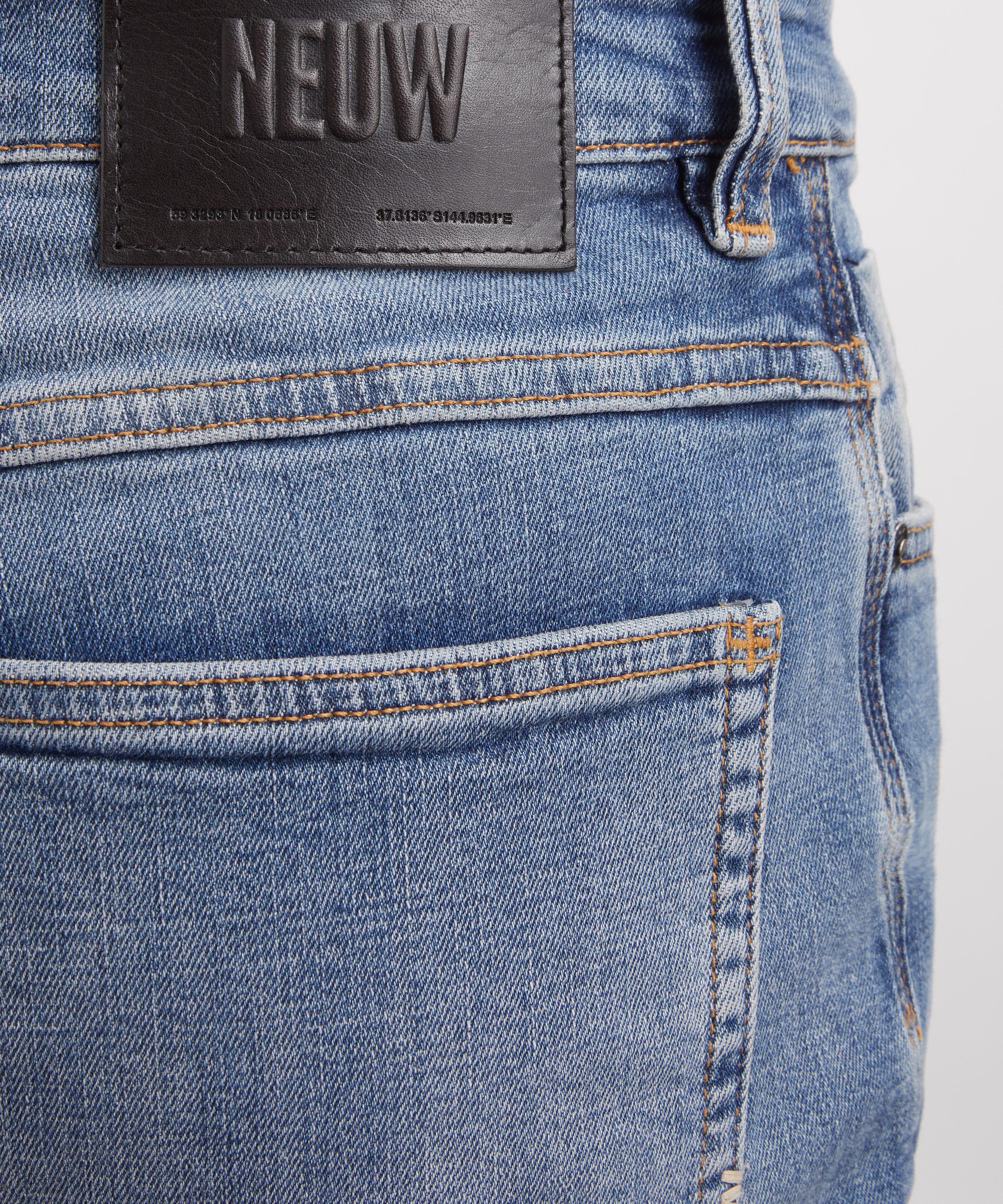 Neuw - Lou Straight Jeans in Bass image number 4