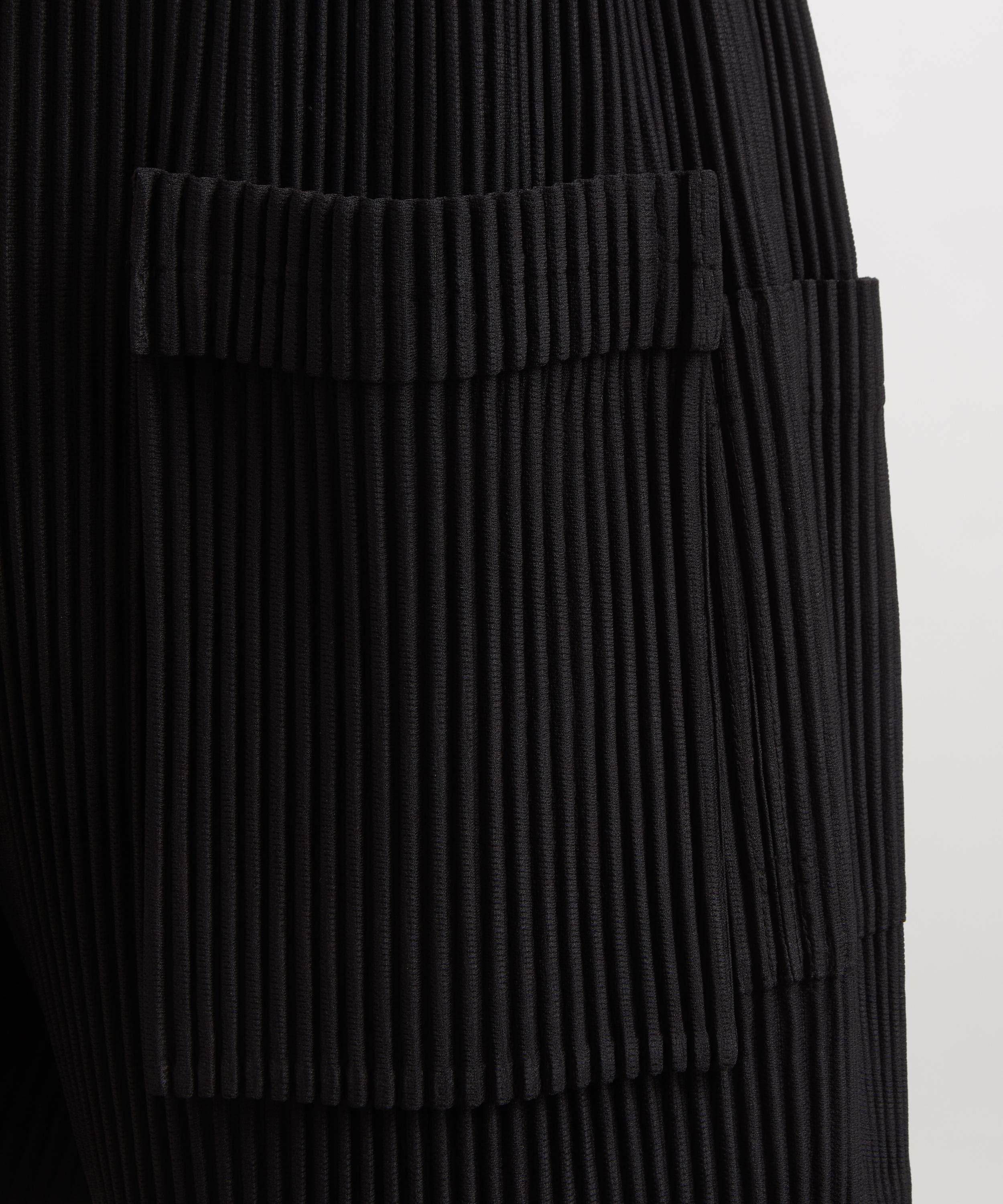 HOMME PLISS&Eacute; ISSEY MIYAKE - PAINTER&rsquo;S GEAR Pleated Shorts image number 4