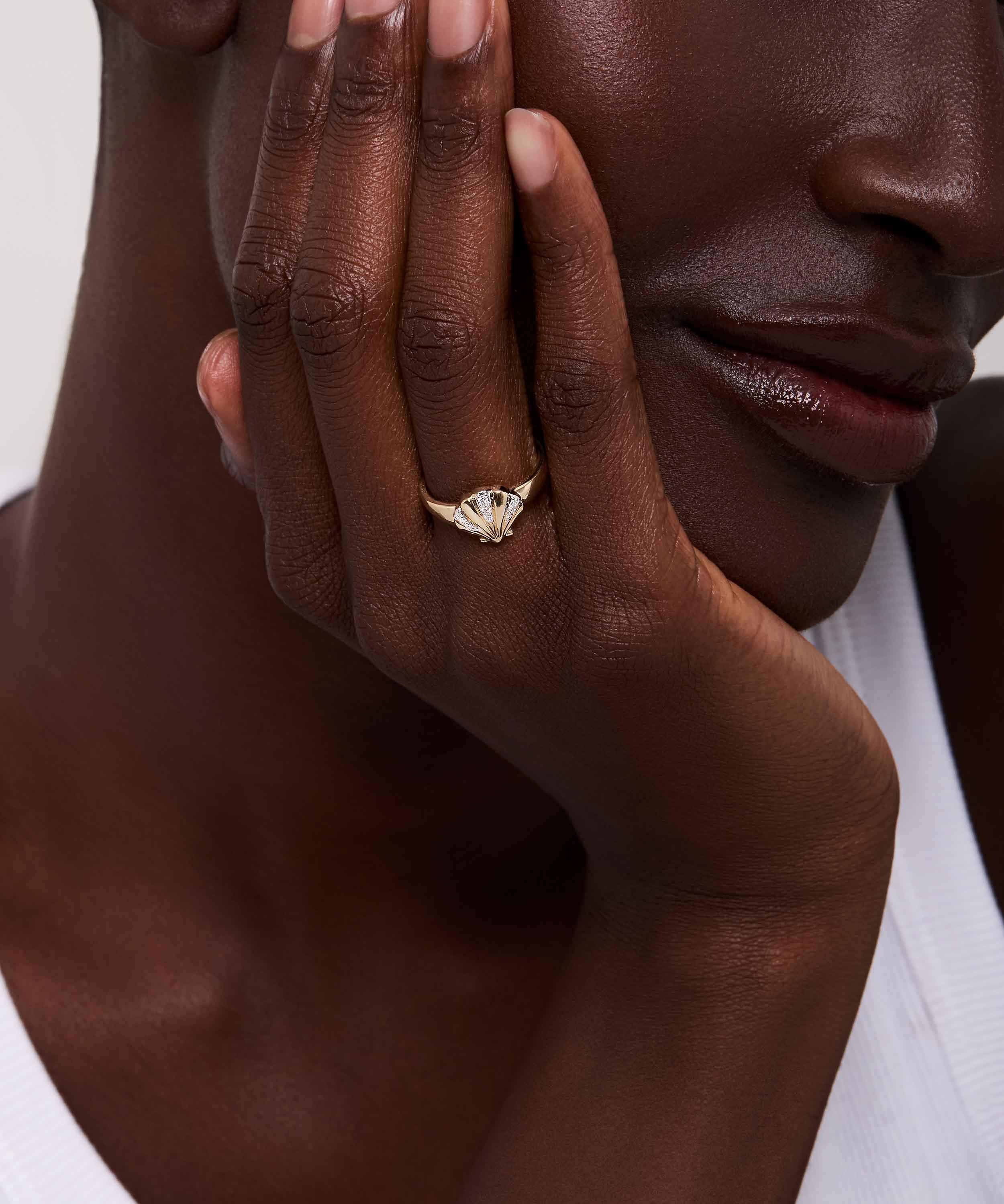 Mateo - 14ct Gold Venus Signet Ring image number 1