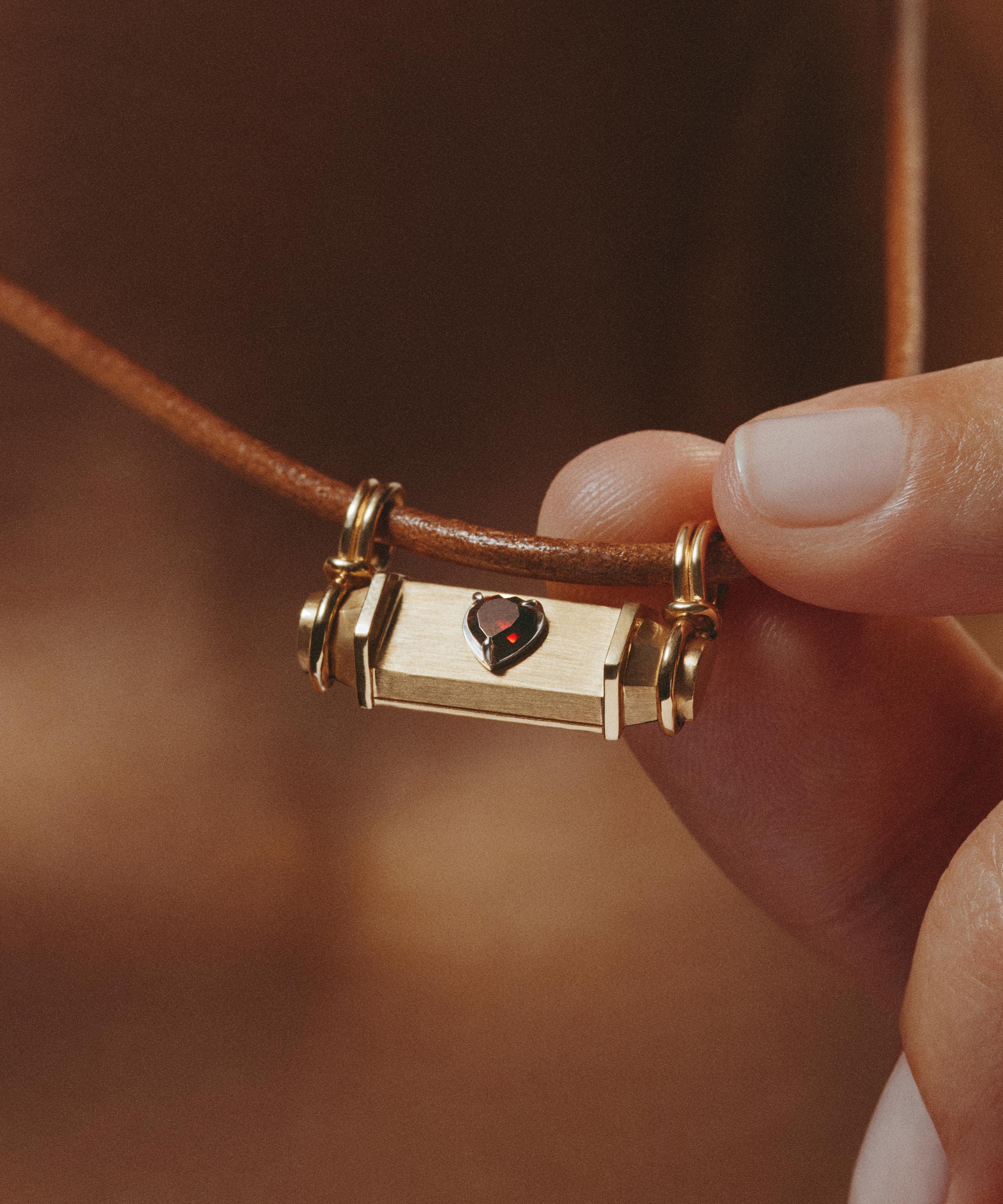 Marie Lichtenberg - 18ct Gold Garnet Heart Smash Locket Necklace image number 2